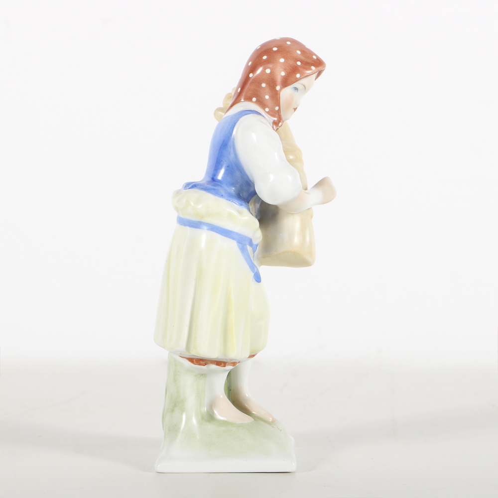 Herend Porcelain Figurine Of A Girl With Wheat