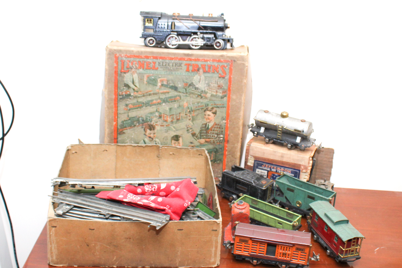 Post War Lionel Train Set 233 O Gauge with Original Box