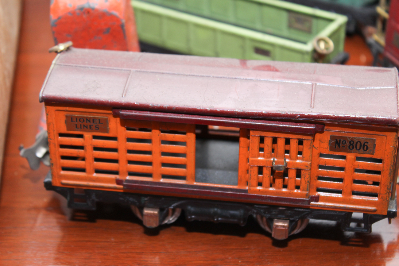 Post War Lionel Train Set 233 O Gauge with Original Box