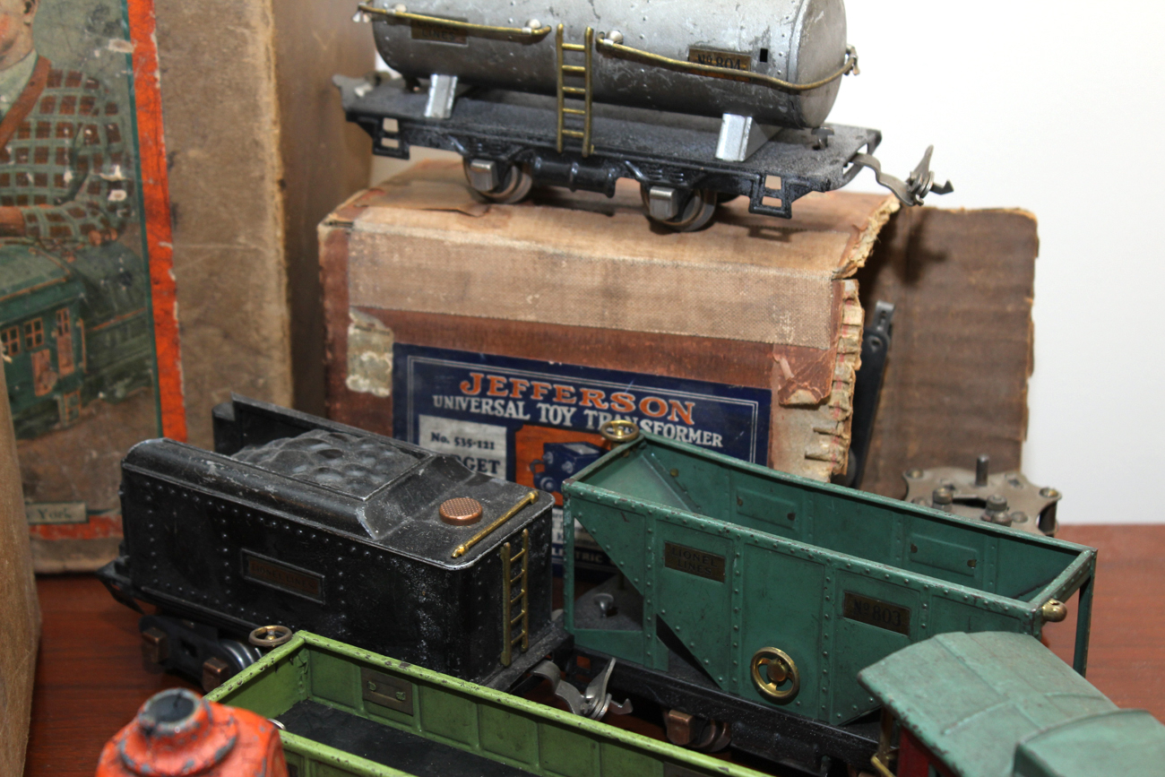 Post War Lionel Train Set 233 O Gauge with Original Box