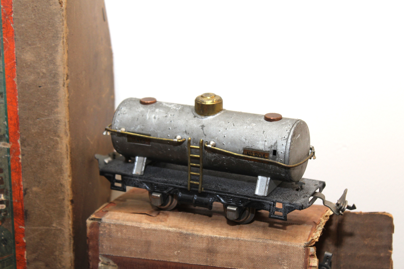 Post War Lionel Train Set 233 O Gauge with Original Box