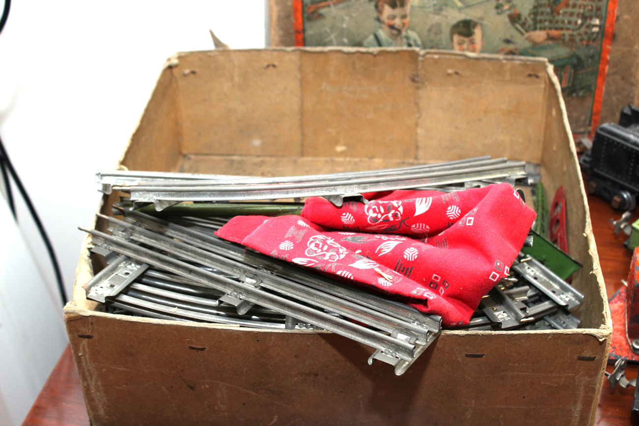 Post War Lionel Train Set 233 O Gauge with Original Box