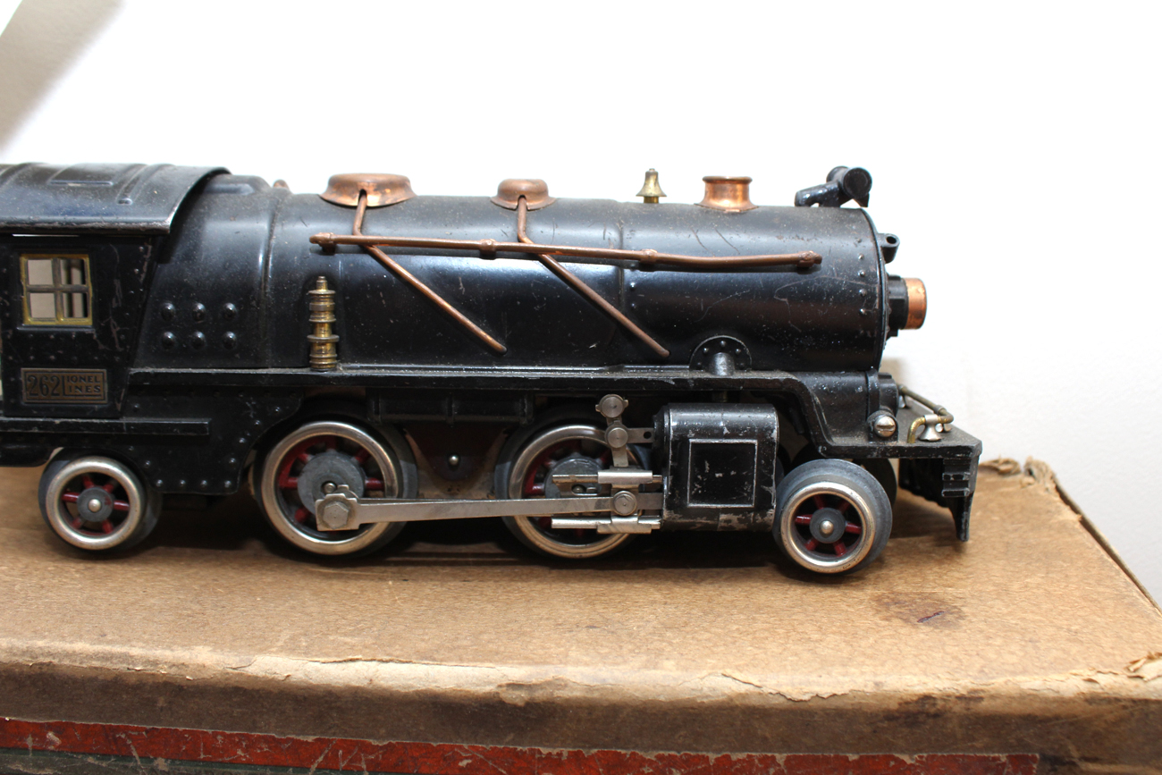 Post War Lionel Train Set 233 O Gauge with Original Box