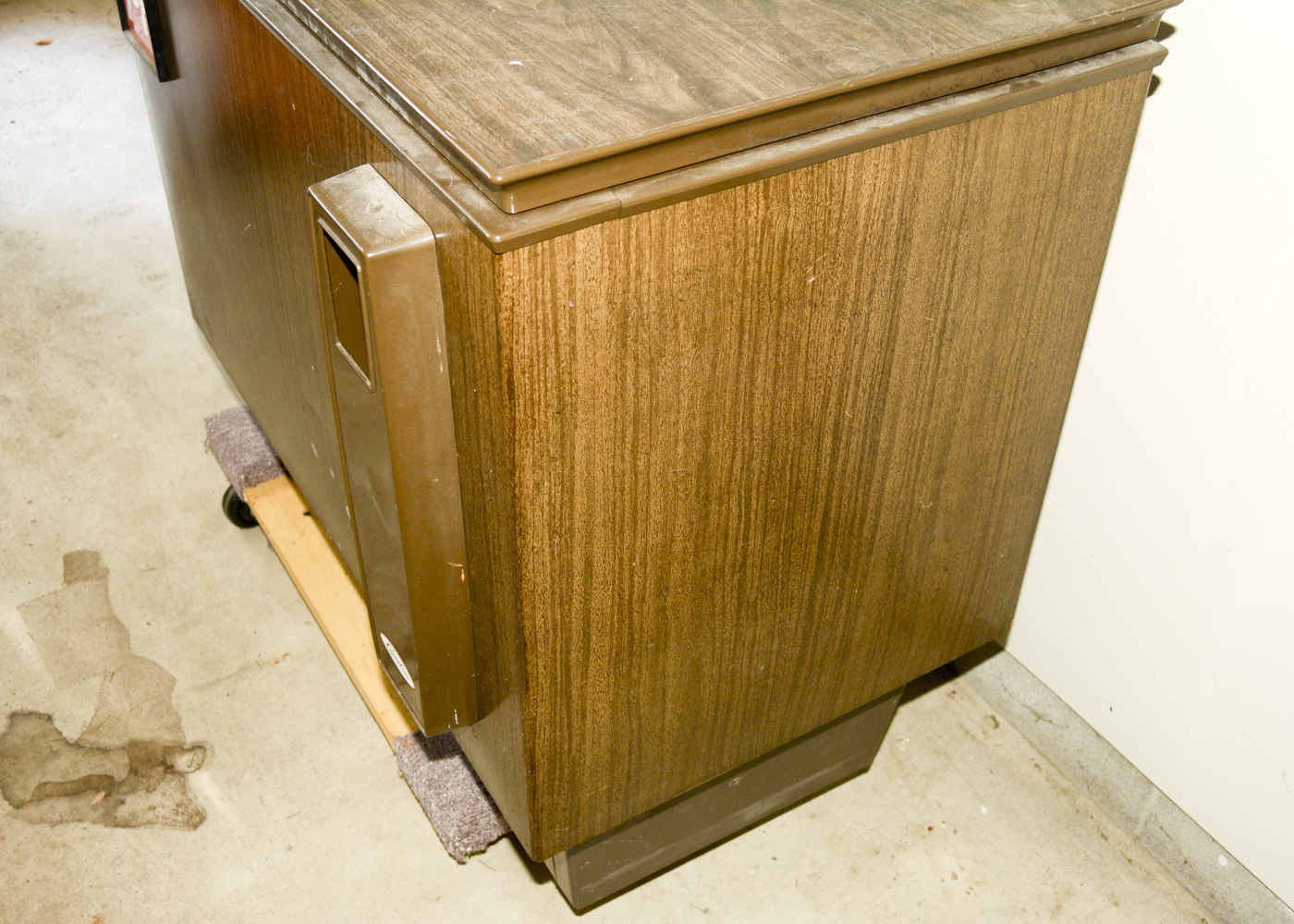 Vintage 7-UP Vending Machine by Cornelius