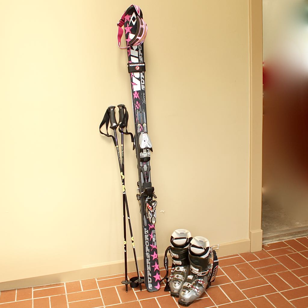 Volkl Supersport 168 Skis, Atomic Boots & Oakley Goggles
