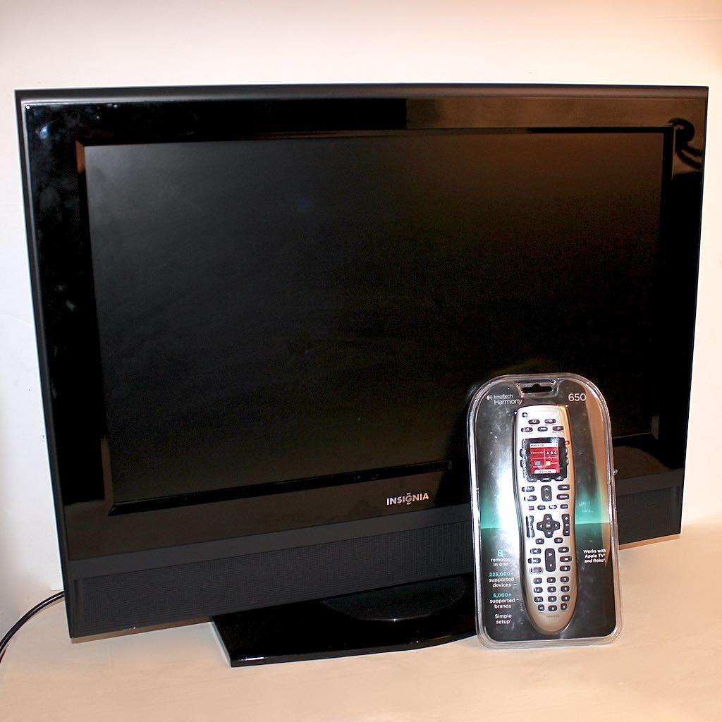 Logitech Harmony 650 Universal Remote with Insignia 26" Flatpanel LCD TV