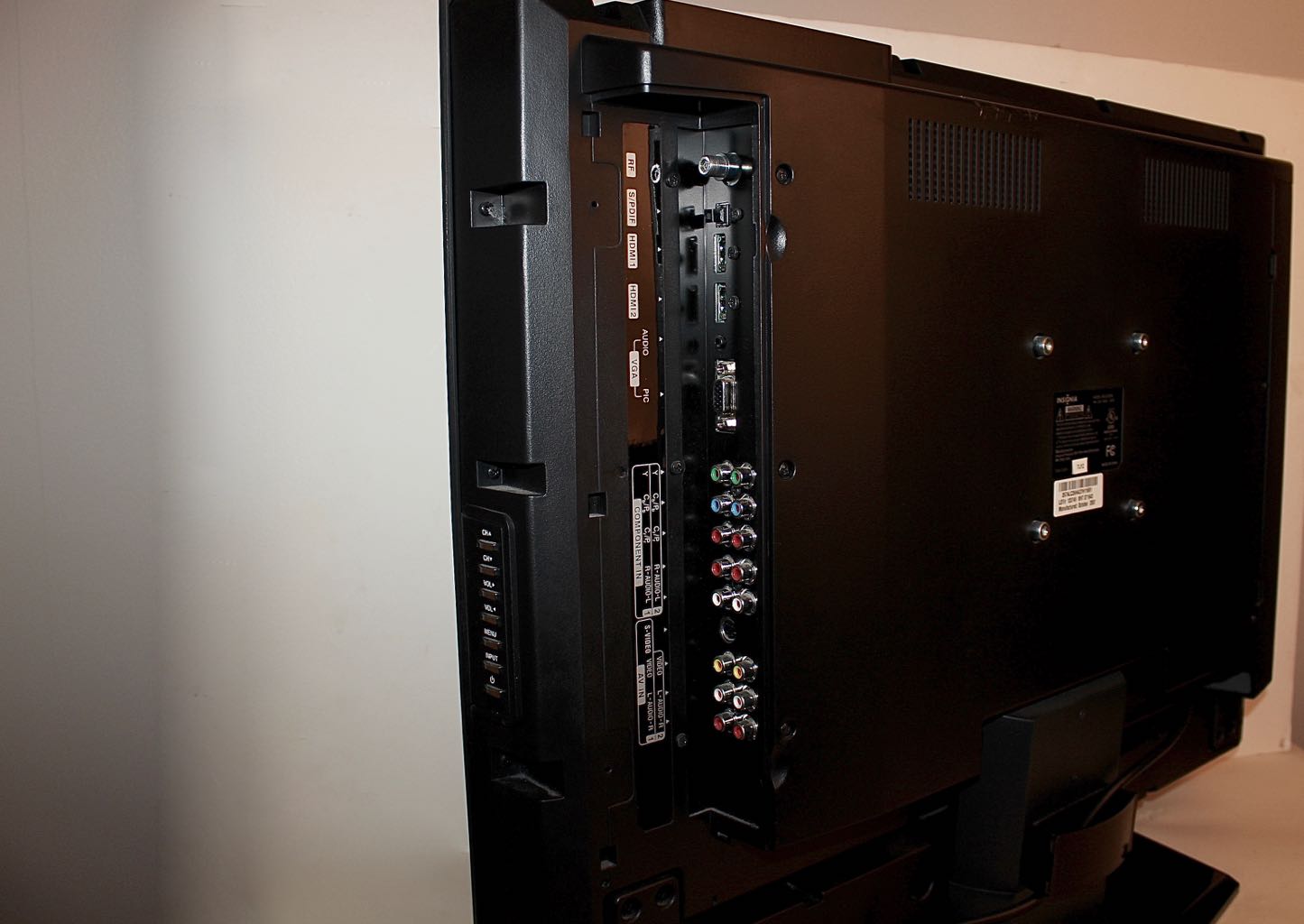 Logitech Harmony 650 Universal Remote with Insignia 26" Flatpanel LCD TV