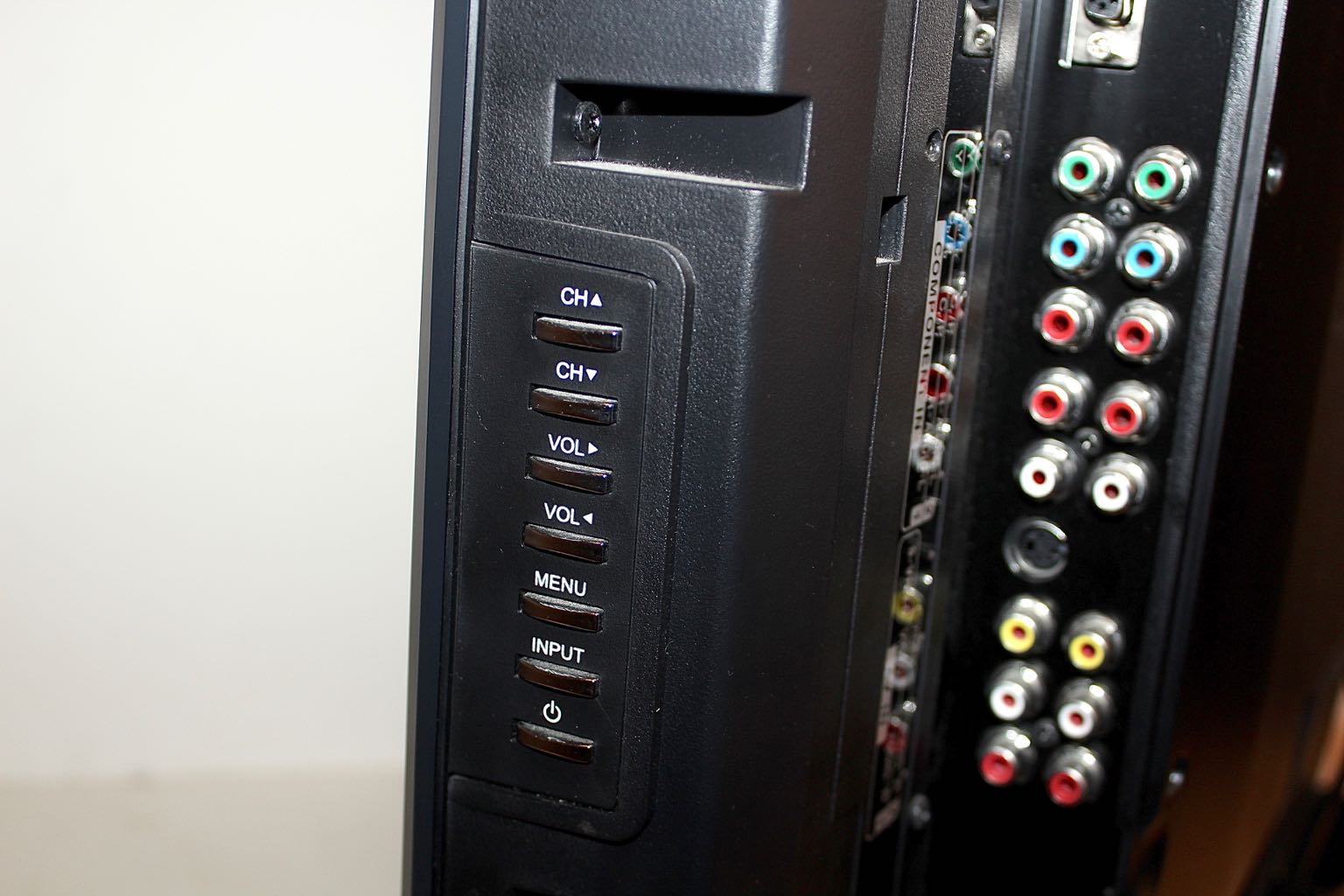 Logitech Harmony 650 Universal Remote with Insignia 26" Flatpanel LCD TV