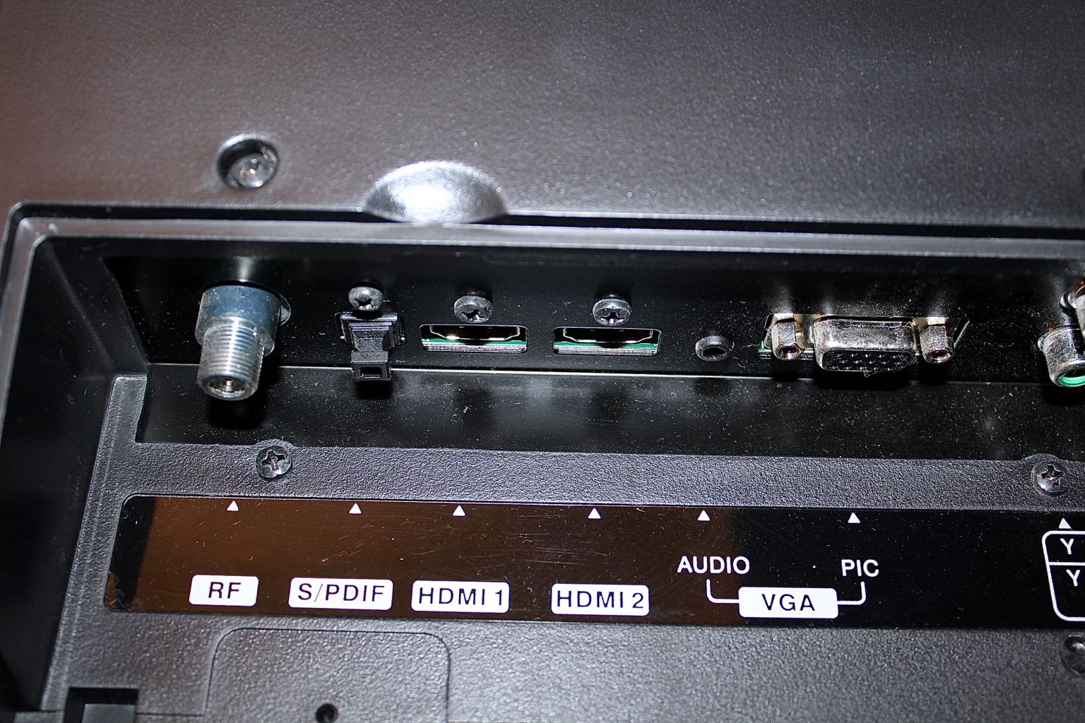 Logitech Harmony 650 Universal Remote with Insignia 26" Flatpanel LCD TV