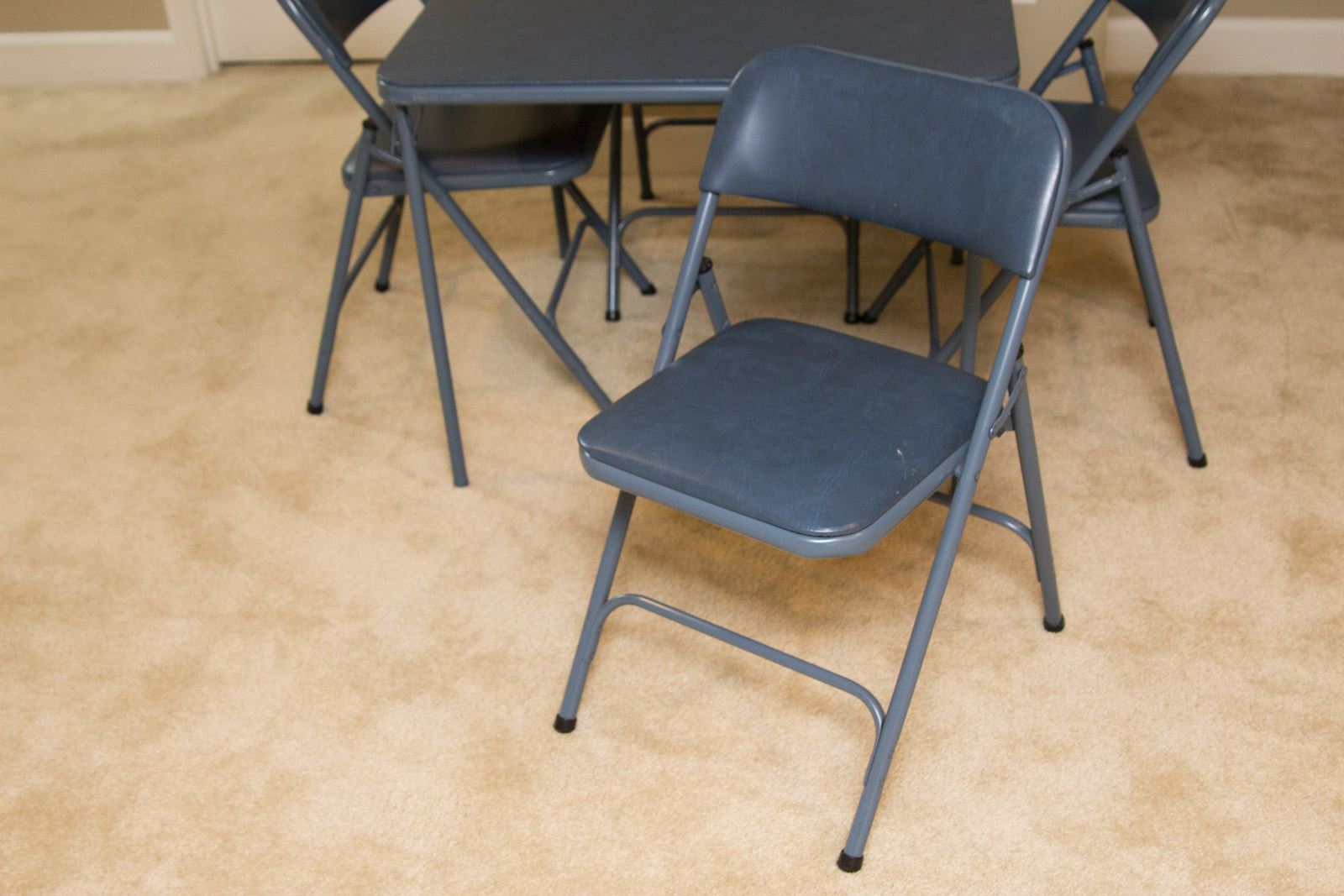 Samsonite Blue Metal Card Table With Folding Chairs