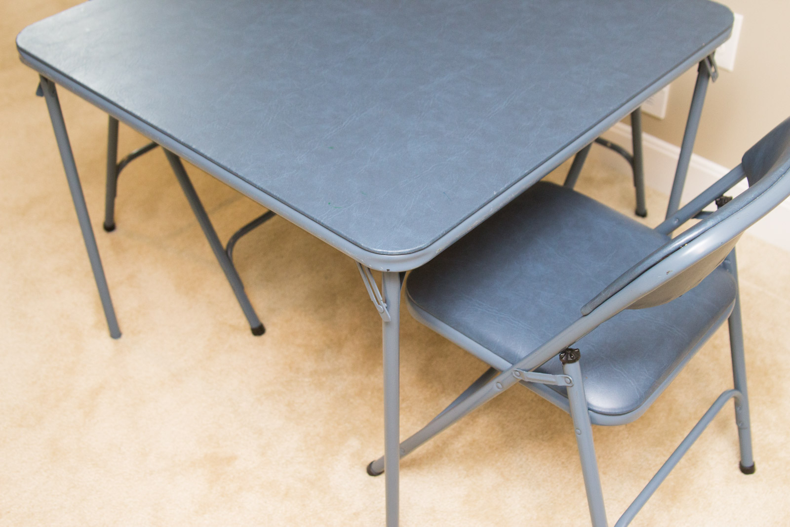 Samsonite Blue Metal Card Table With Folding Chairs