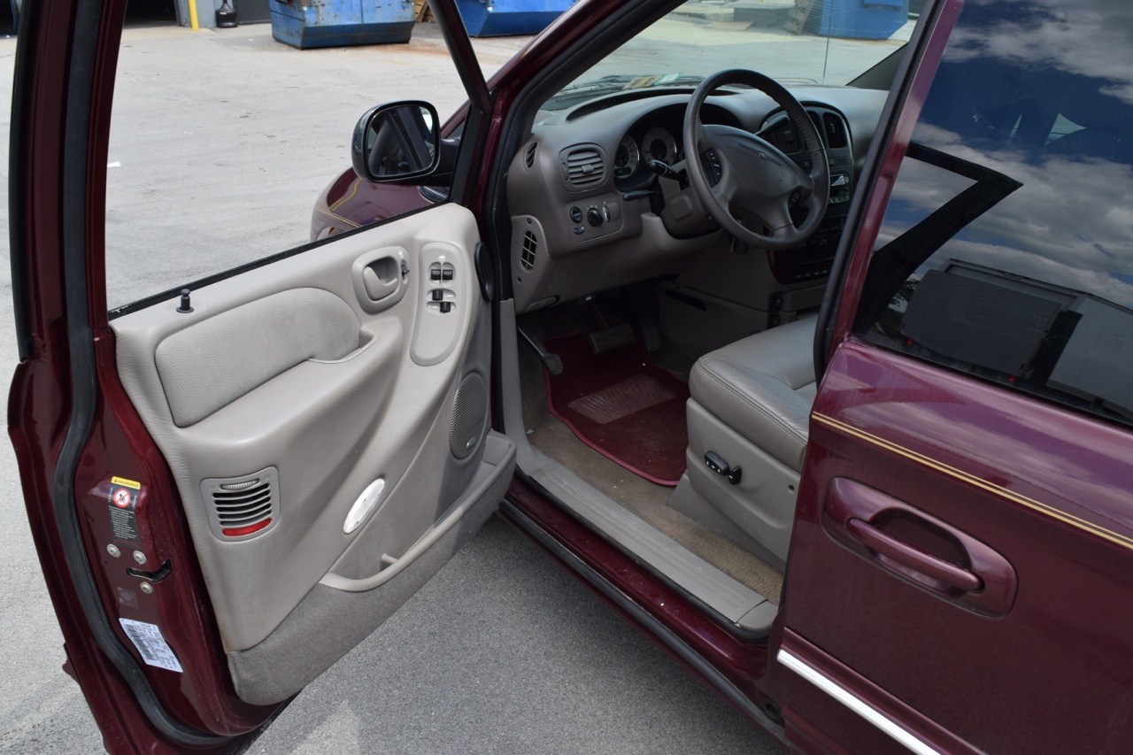 2001 Chrysler Town & Country LXI Minivan