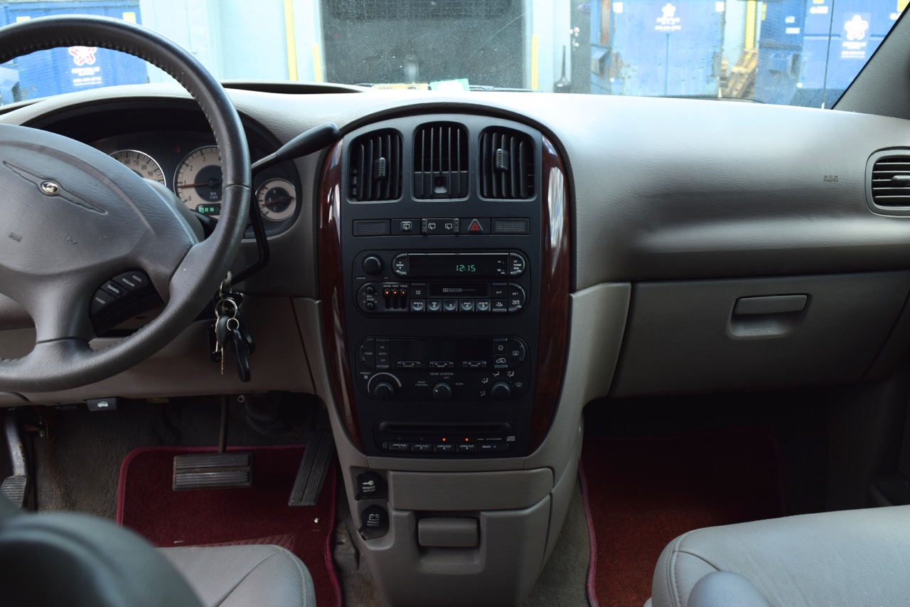 2001 Chrysler Town & Country LXI Minivan