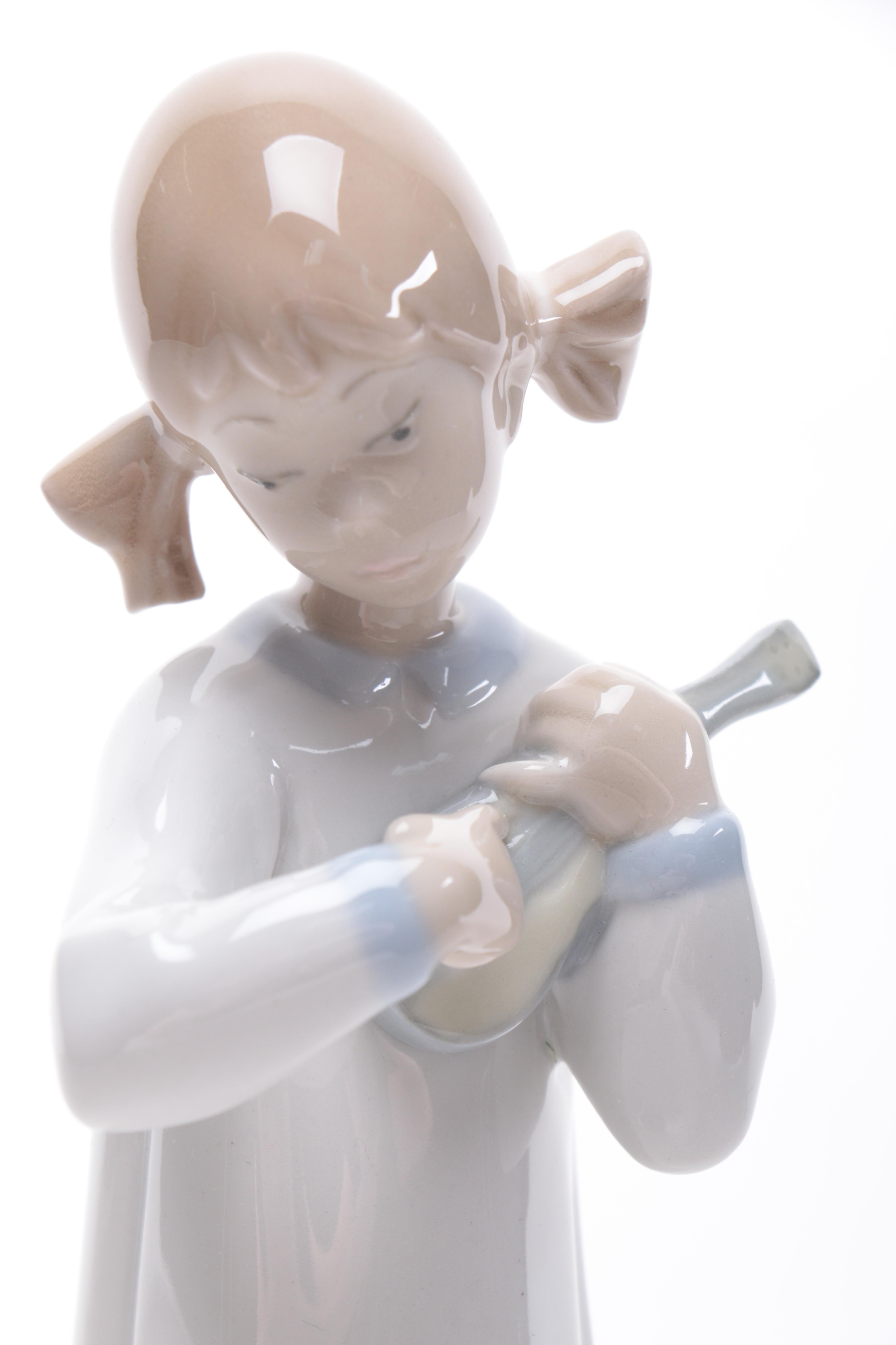Lladró "Girl With Guitar" Figurine
