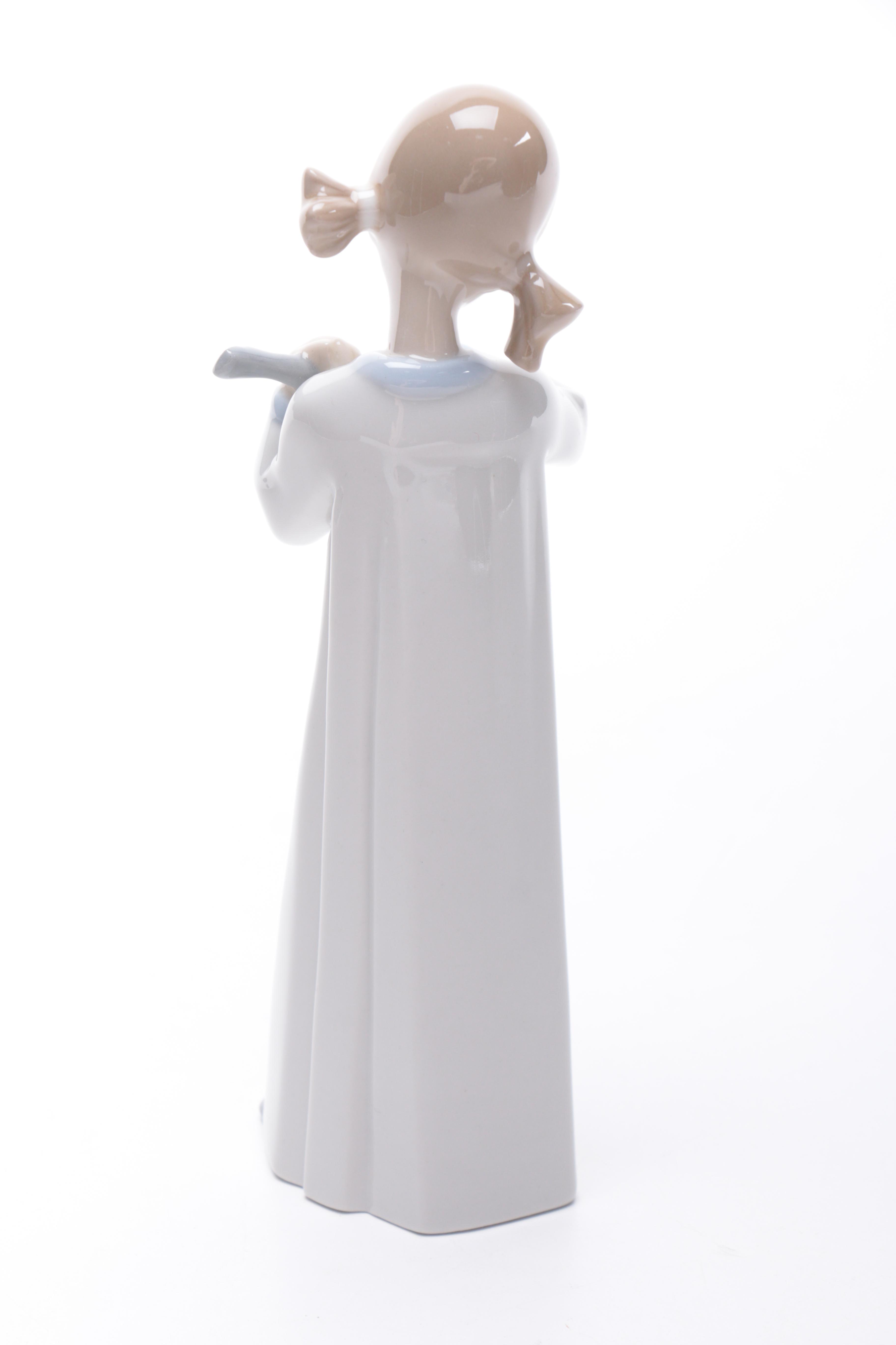 Lladró "Girl With Guitar" Figurine