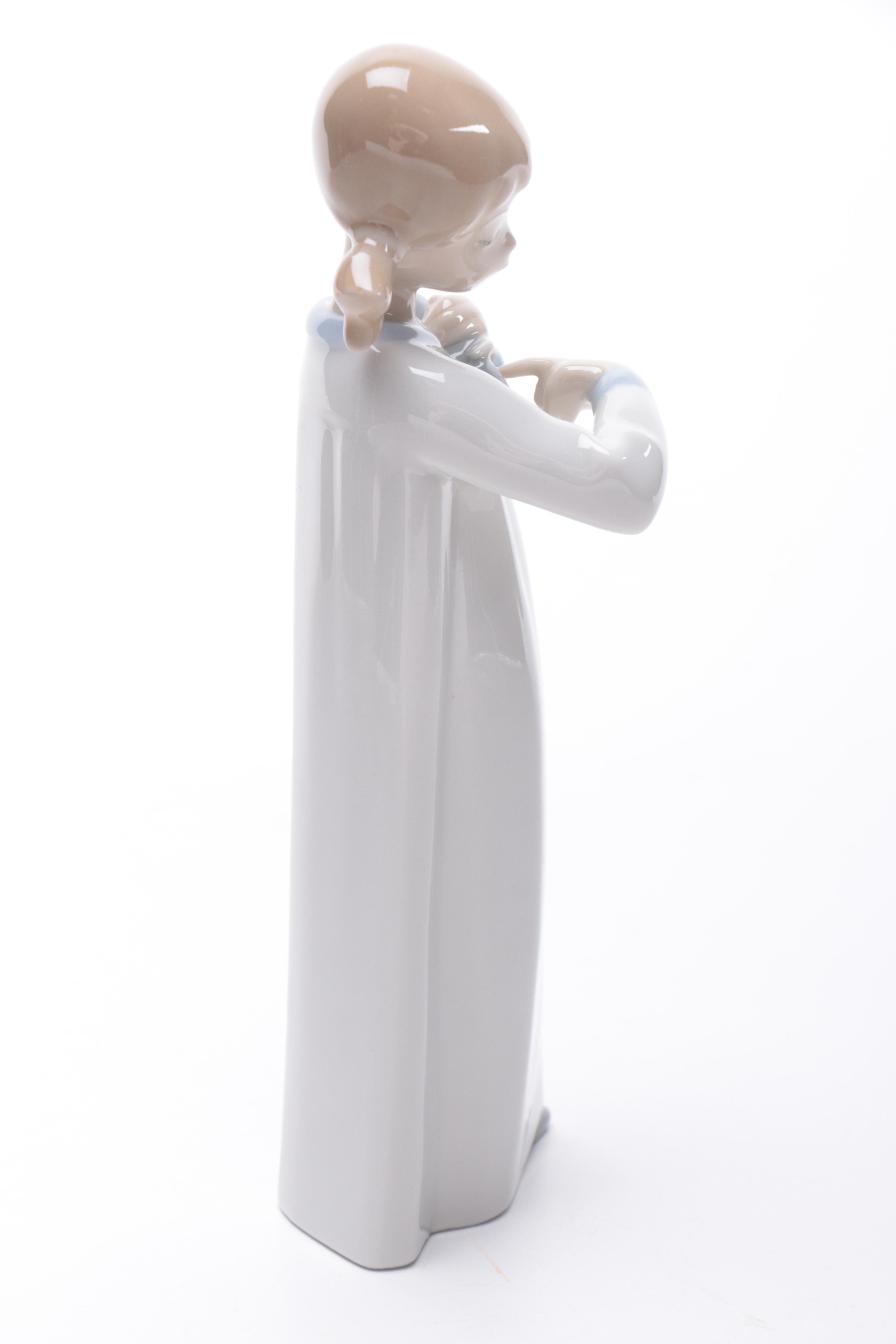 Lladró "Girl With Guitar" Figurine