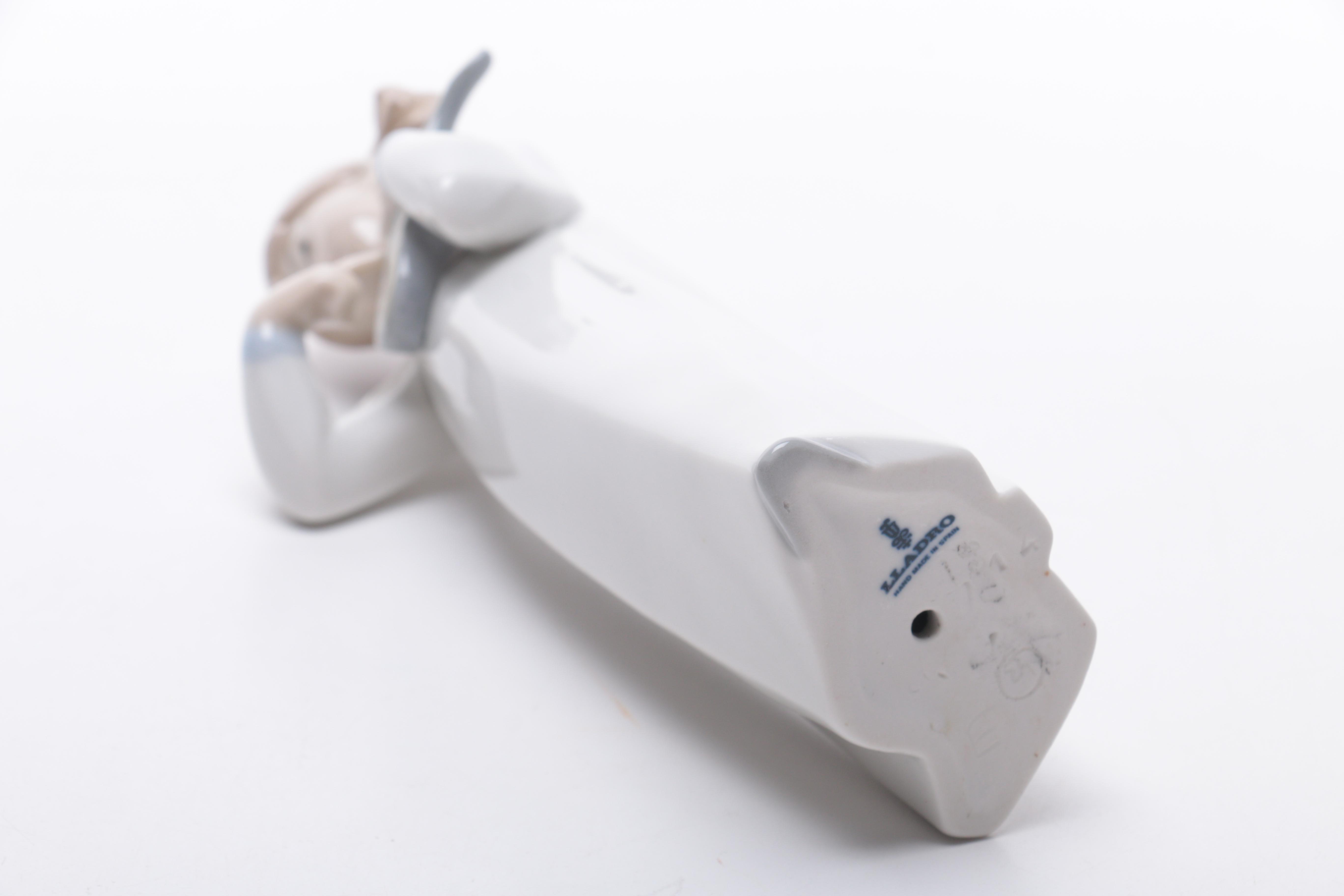 Lladró "Girl With Guitar" Figurine