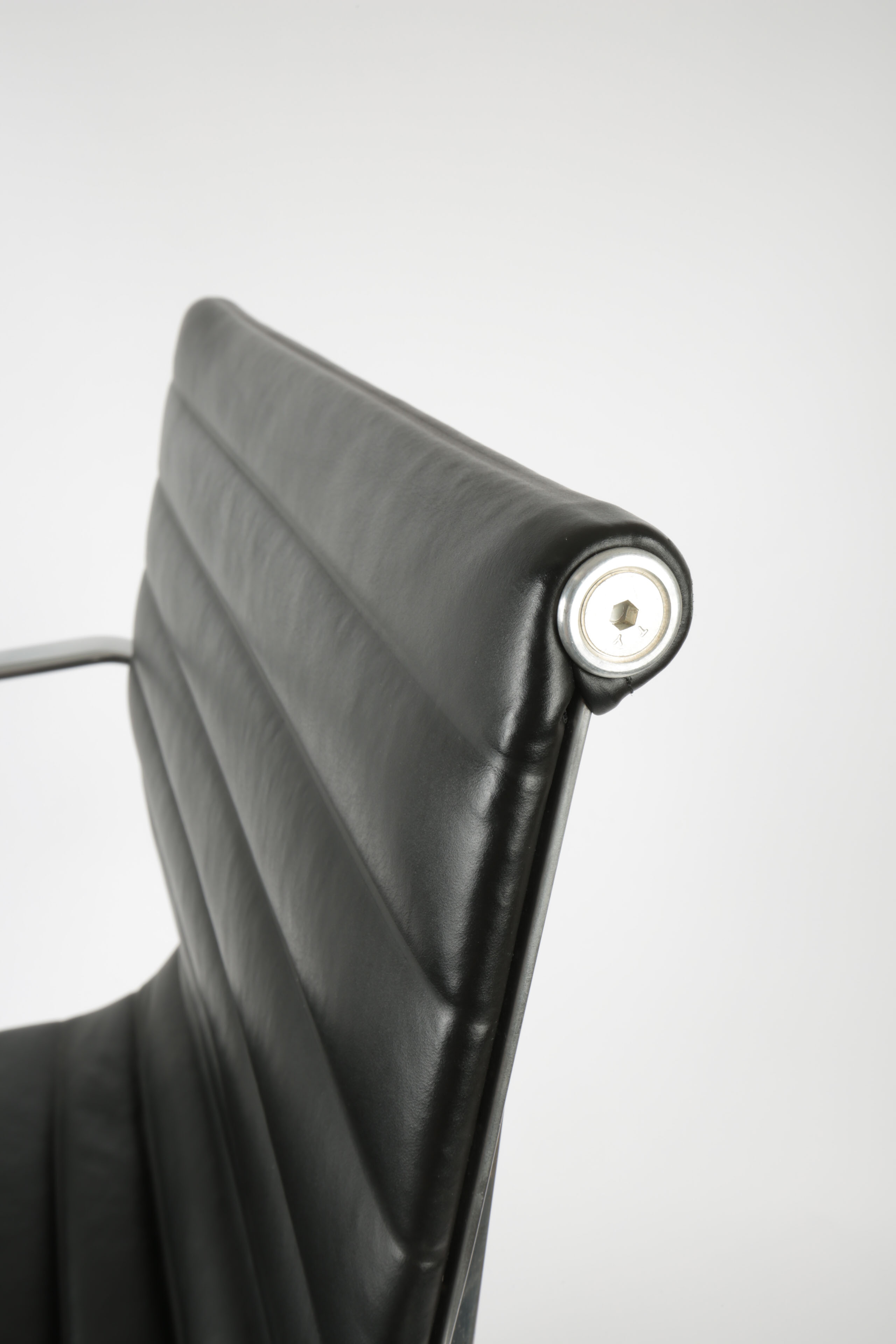 Eames Style "Aluminum Group Management Chair"