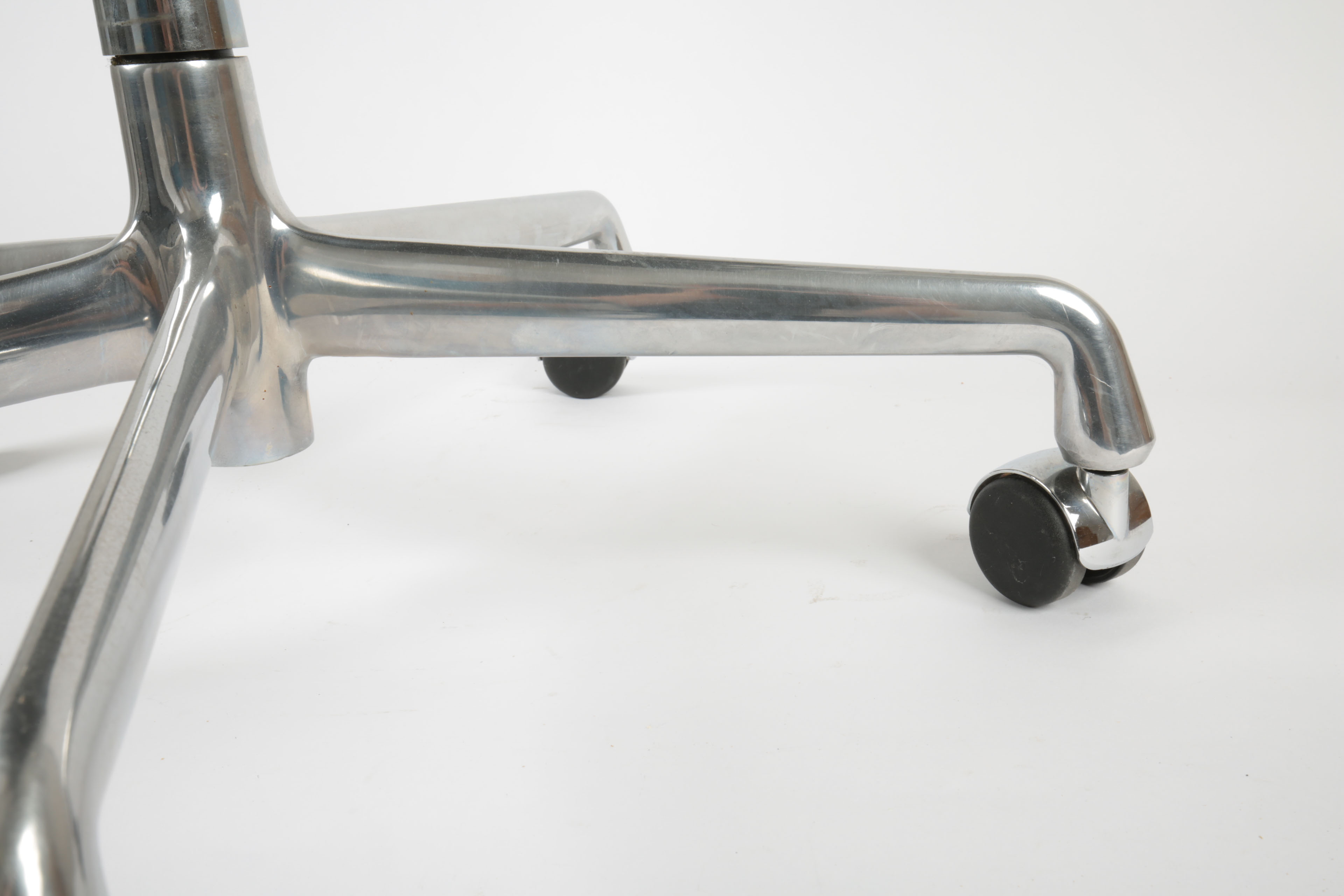 Eames Style "Aluminum Group Management Chair"