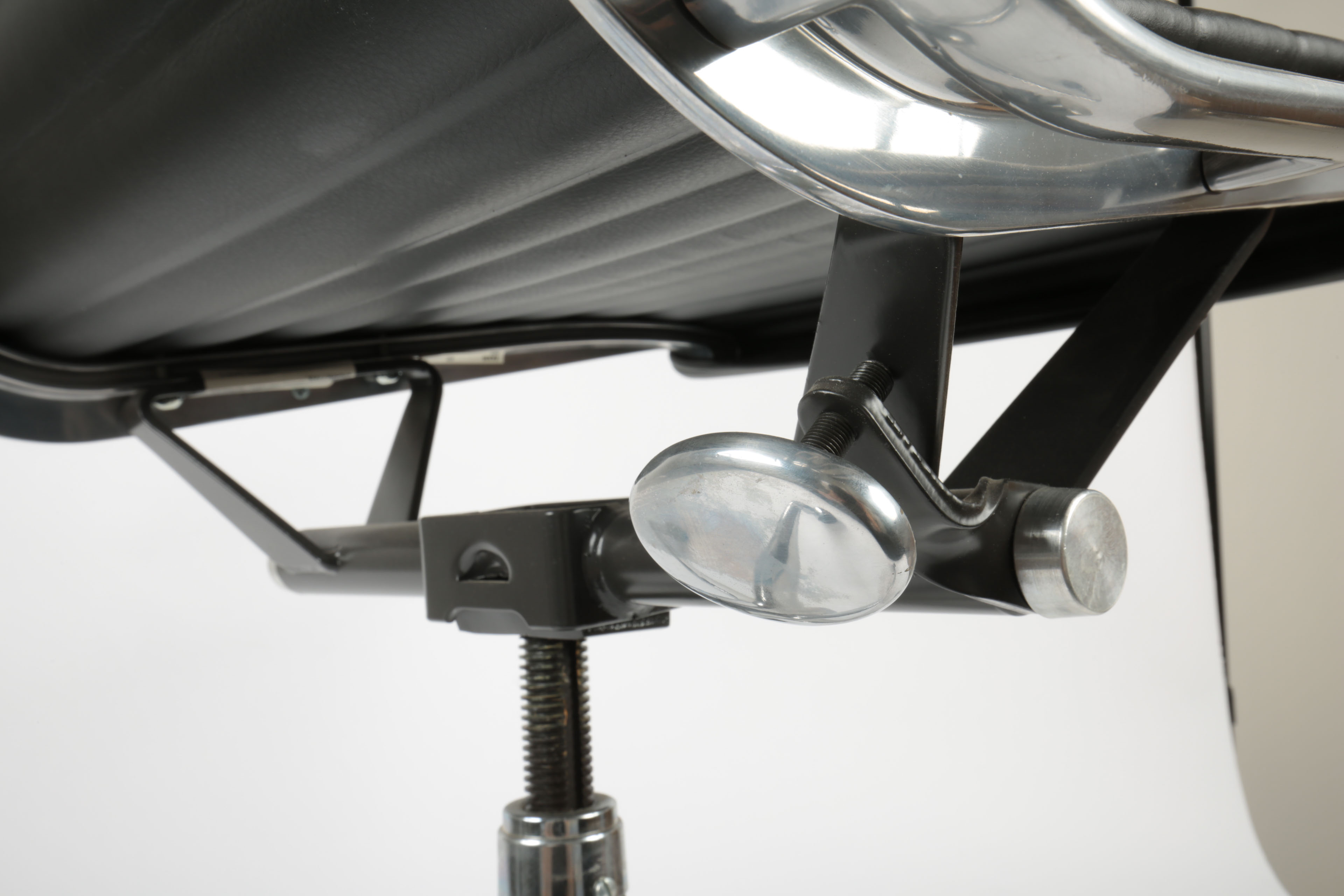 Eames Style "Aluminum Group Management Chair"