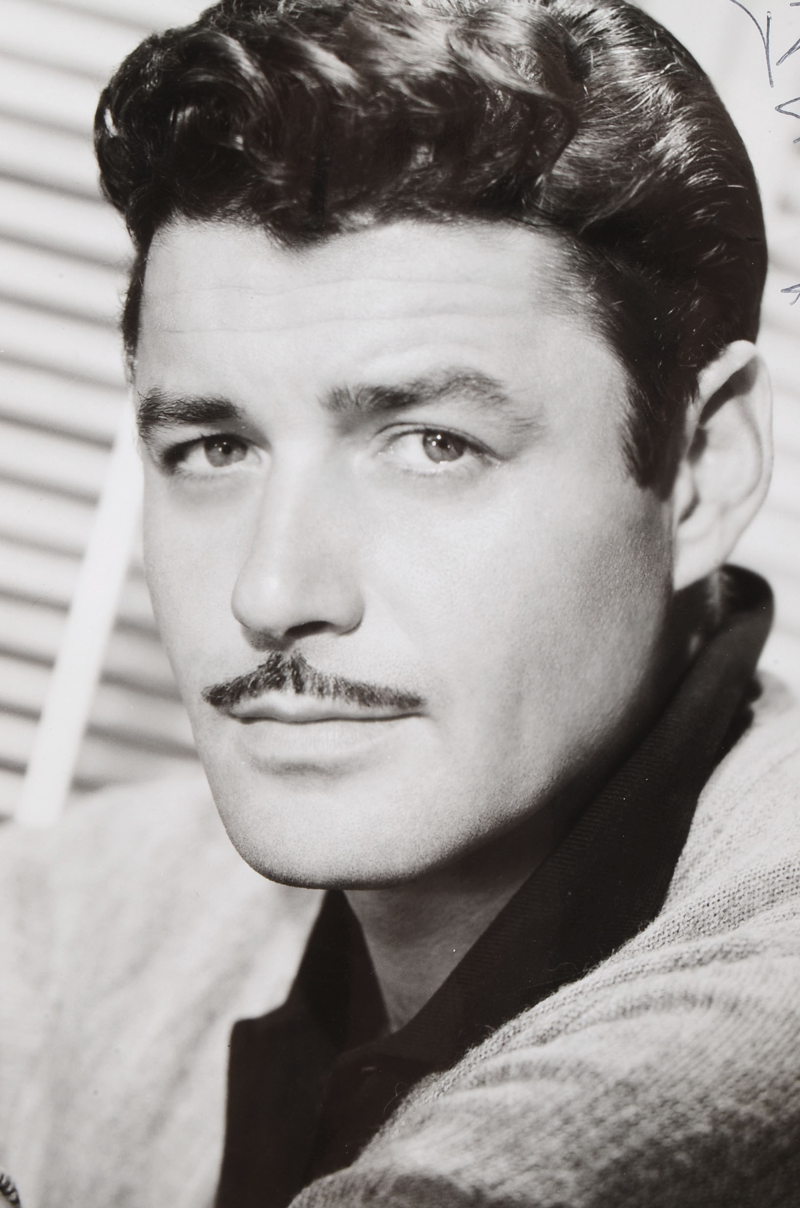 Guy Williams Signed Photo  Visual COA