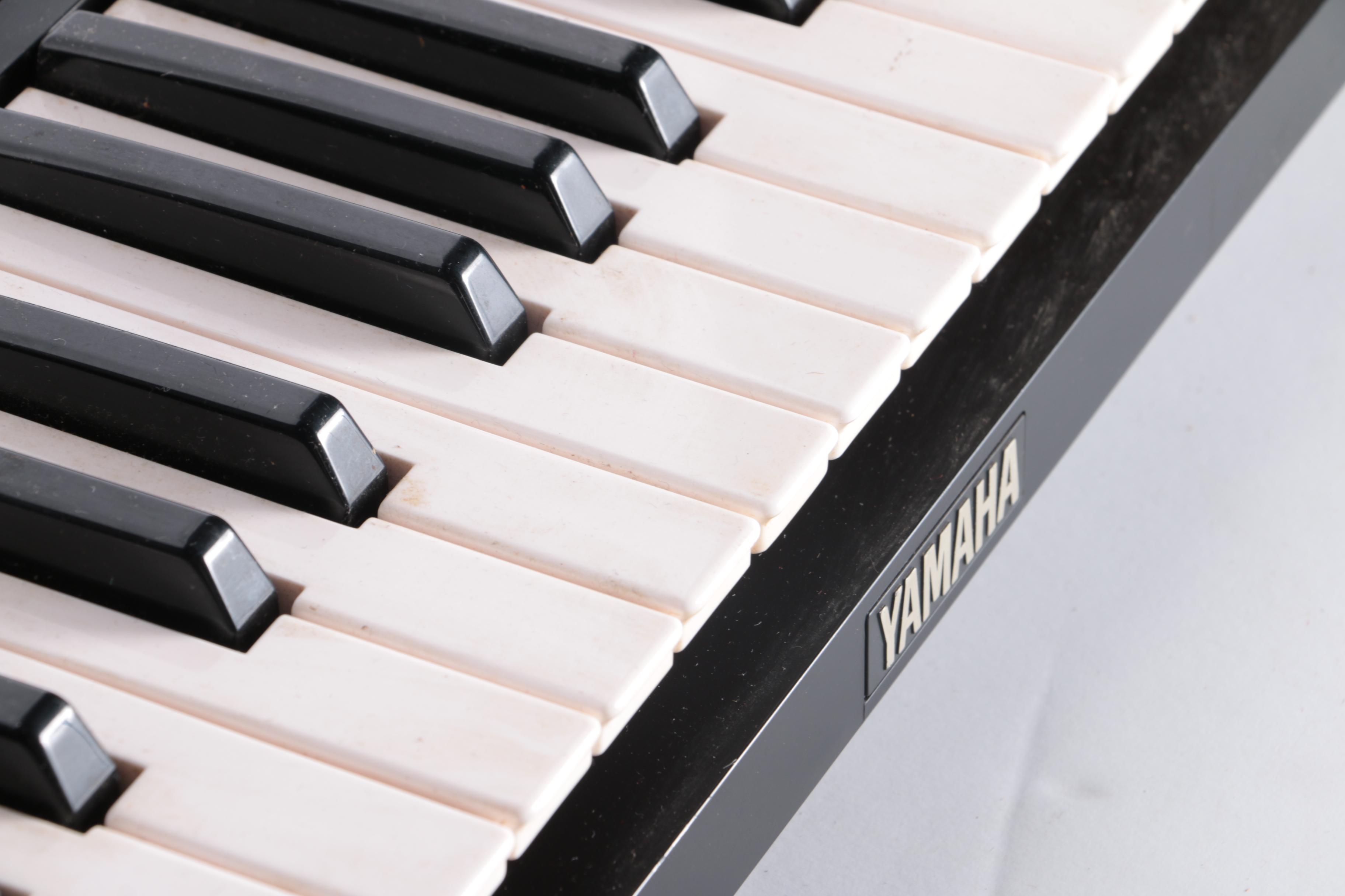 1987 Yamaha PSR-12 Portable Electronic Keyboard