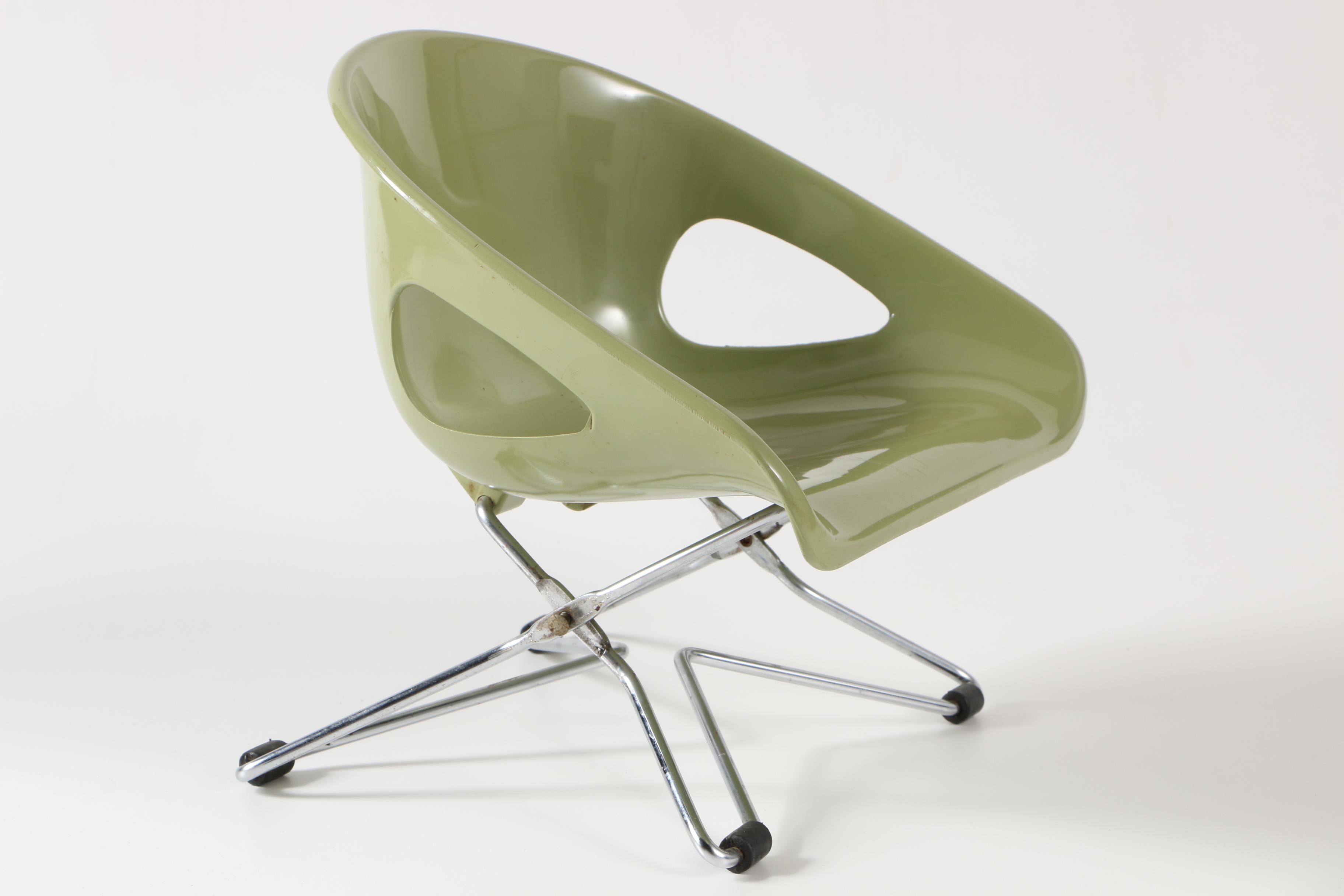 Mid-Century Modern Style Children's Scoop Chair by Cosco
