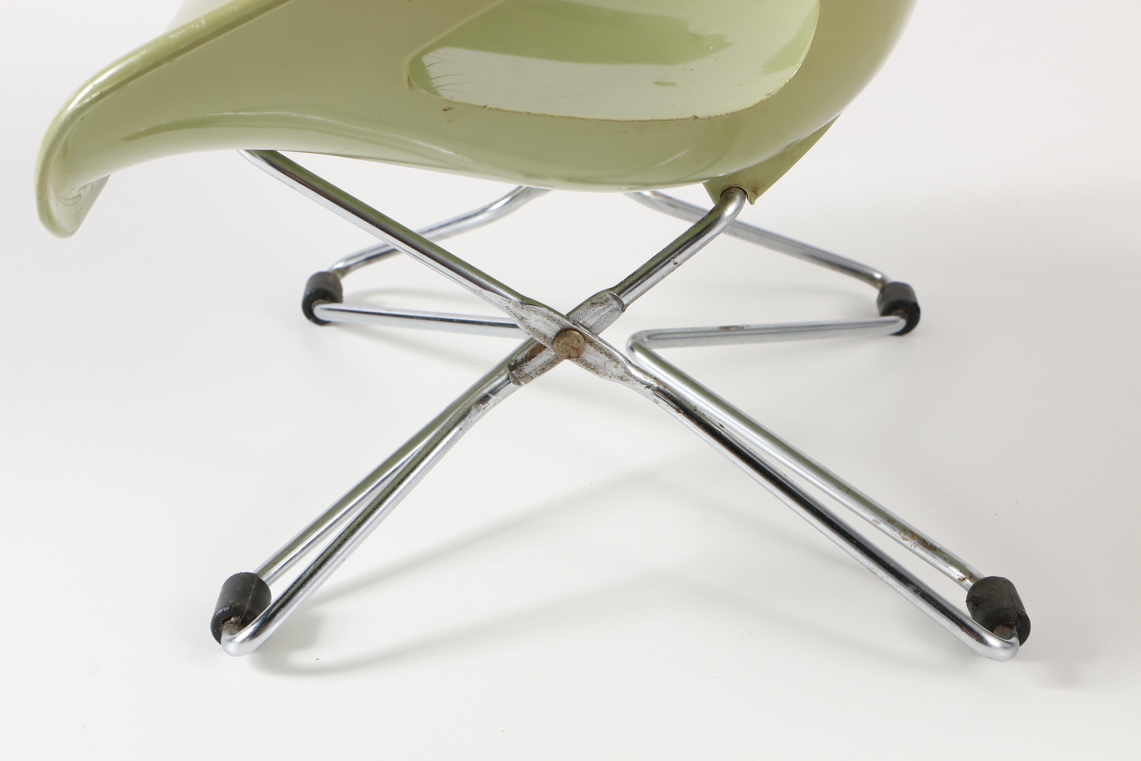 Mid-Century Modern Style Children's Scoop Chair by Cosco