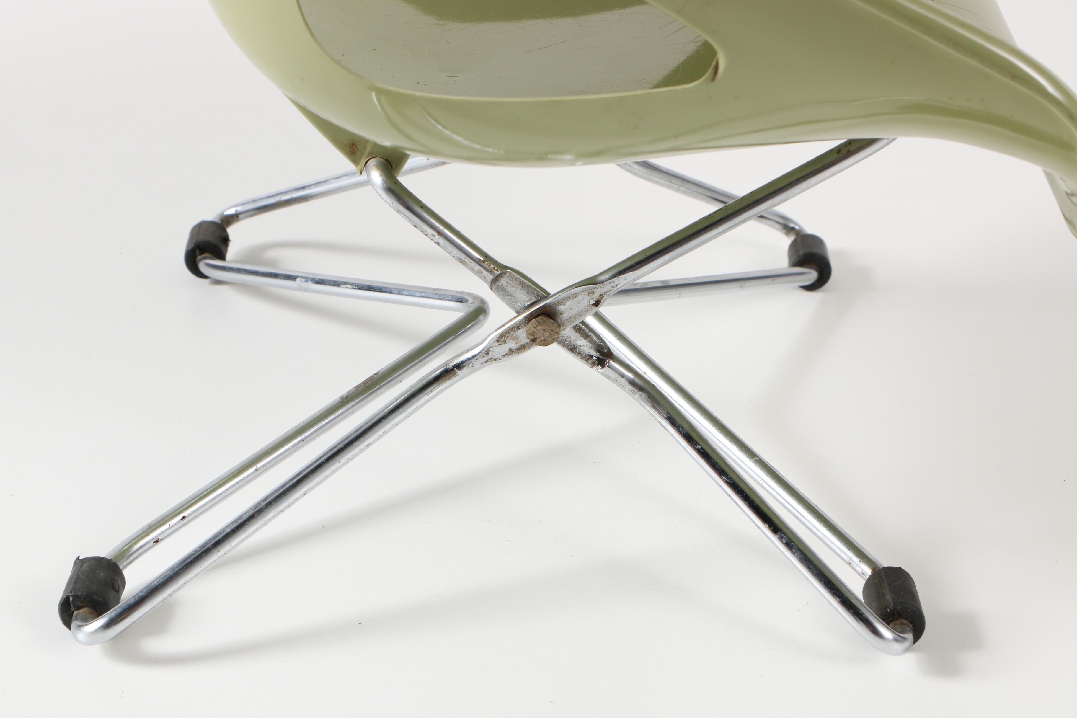Mid-Century Modern Style Children's Scoop Chair by Cosco