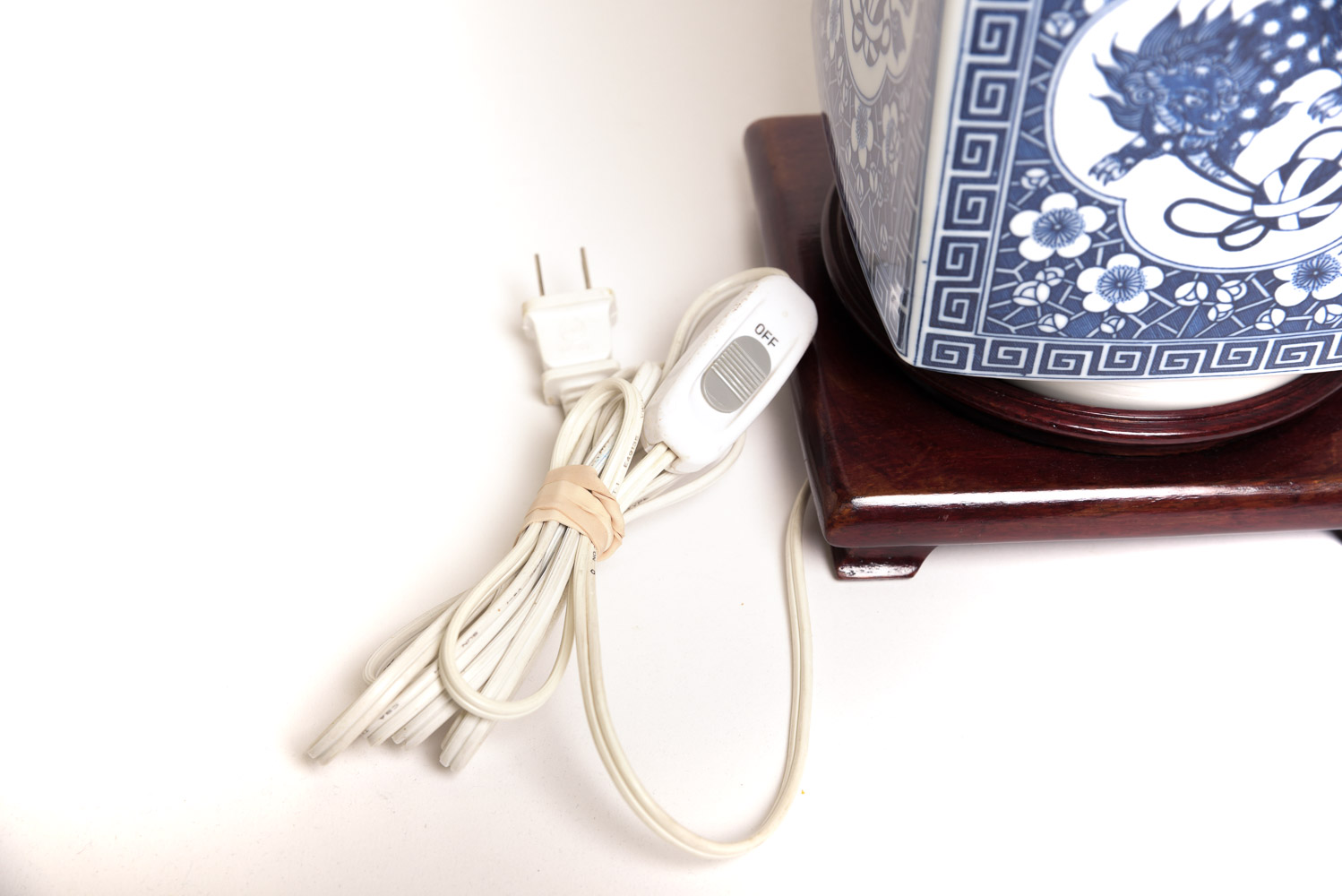 Vintage Chinese Inspired Ceramic Table Lamp