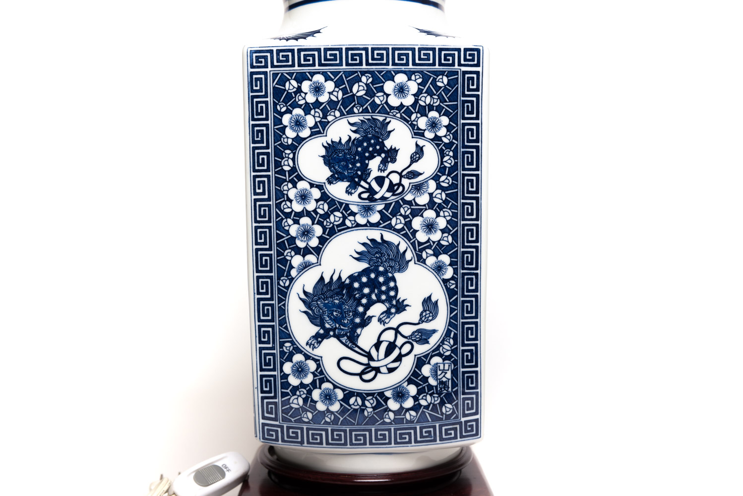 Vintage Chinese Inspired Ceramic Table Lamp