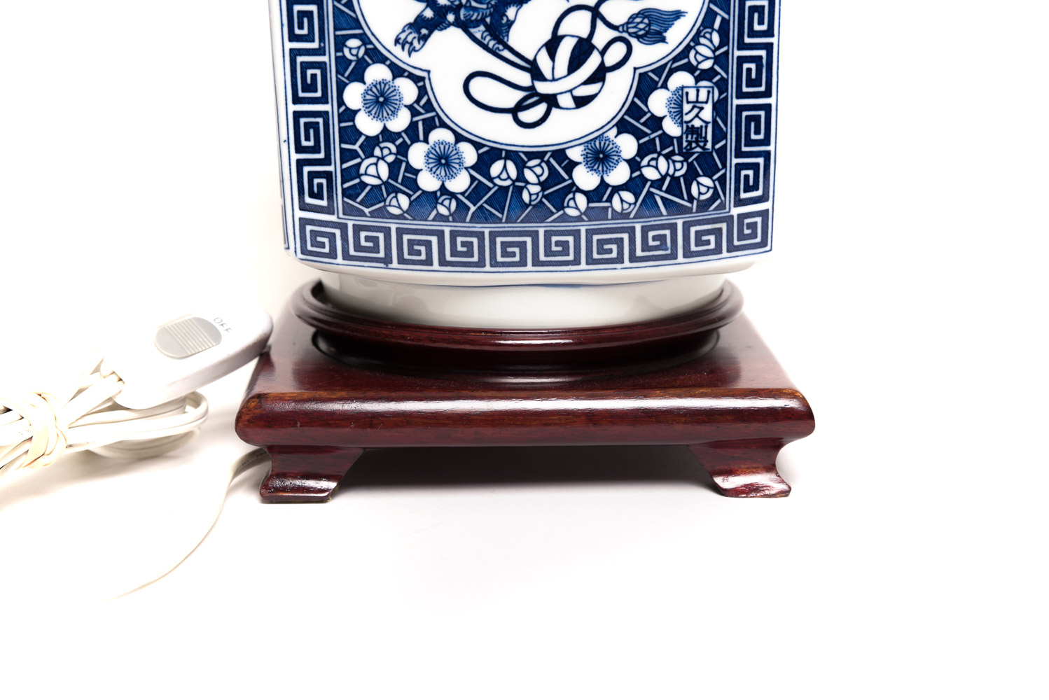 Vintage Chinese Inspired Ceramic Table Lamp