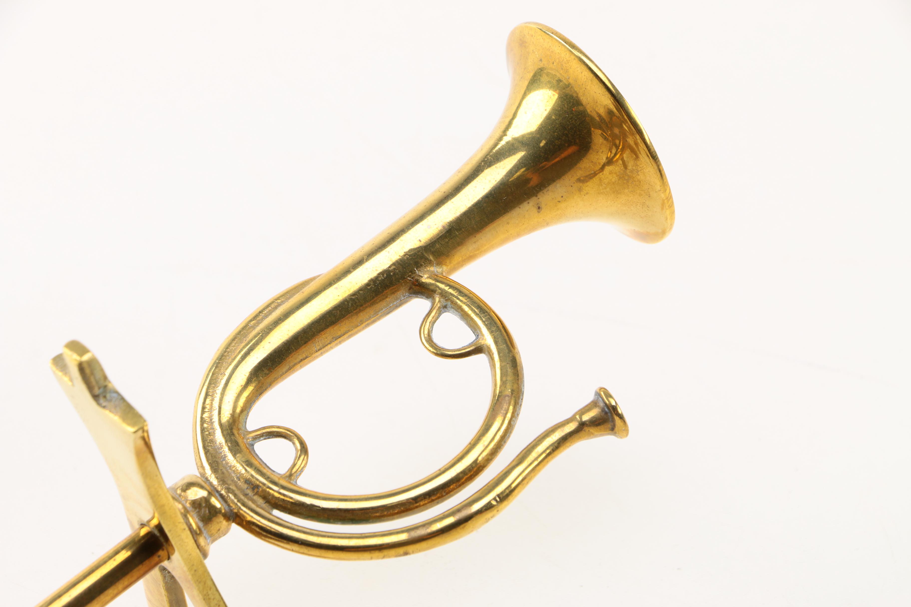 Bugle Horn Handle Fireplace Dust Bin and Sweeper