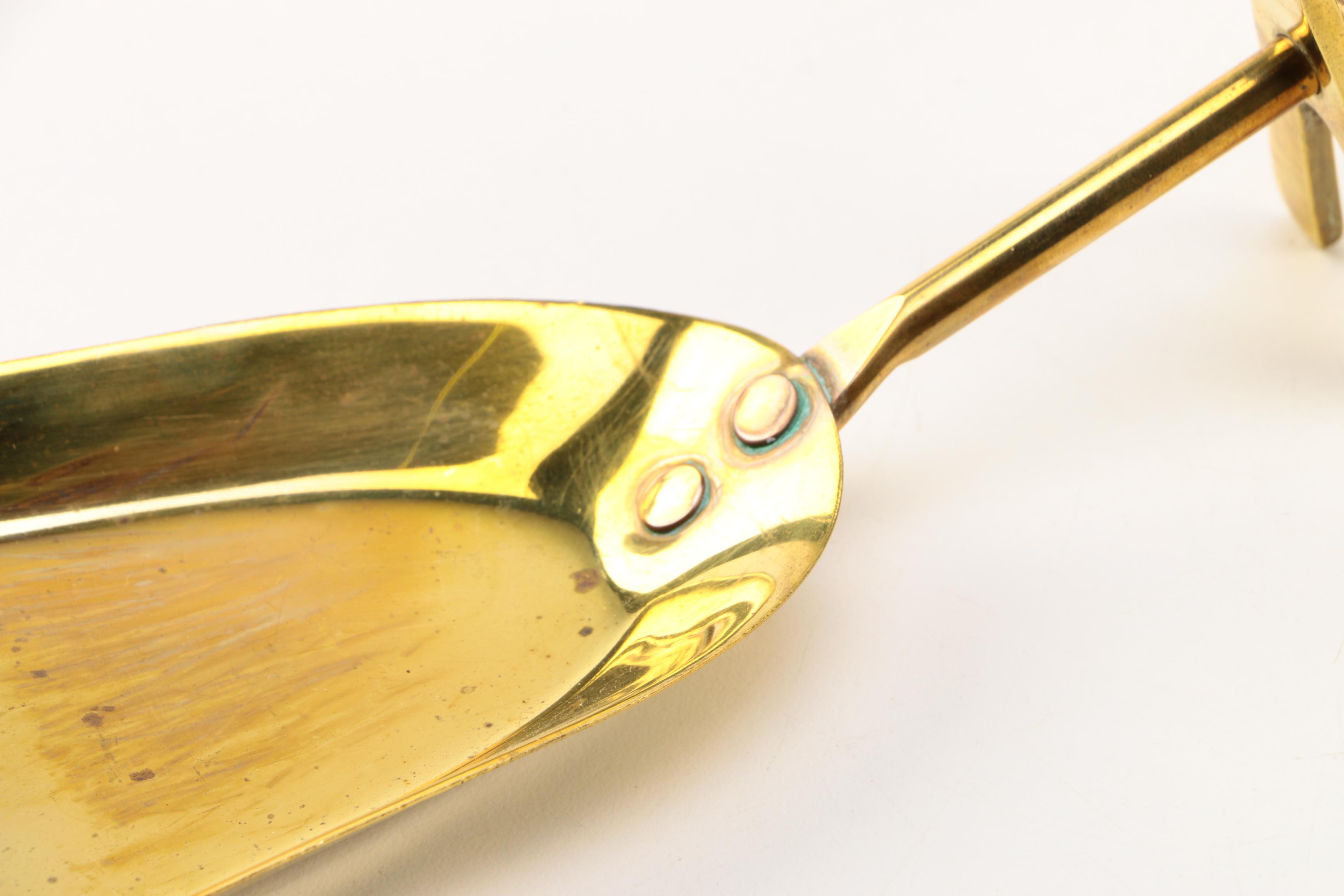 Bugle Horn Handle Fireplace Dust Bin and Sweeper