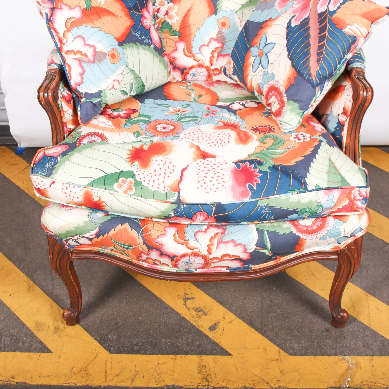 Vintage Floral Arm Chair with Matching Pillows