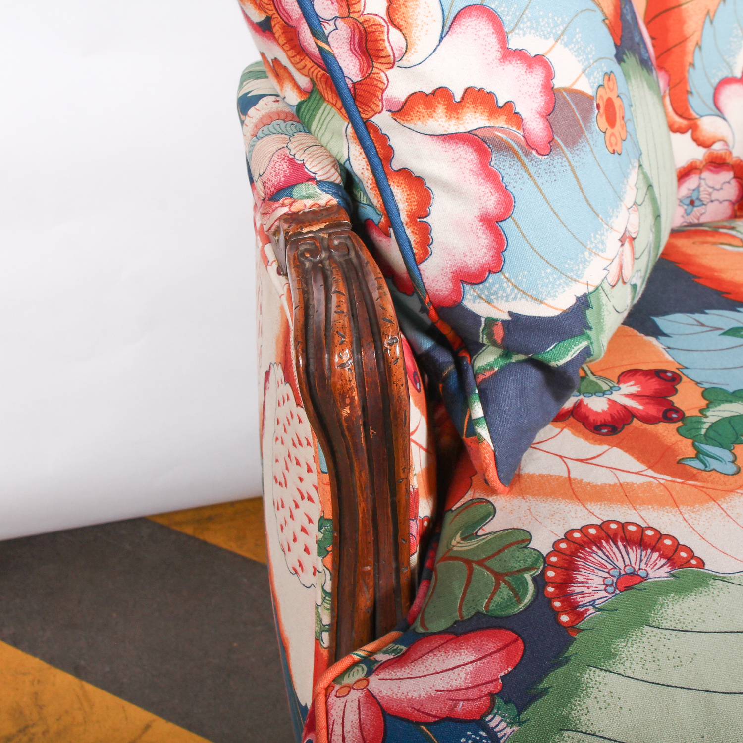 Vintage Floral Arm Chair with Matching Pillows