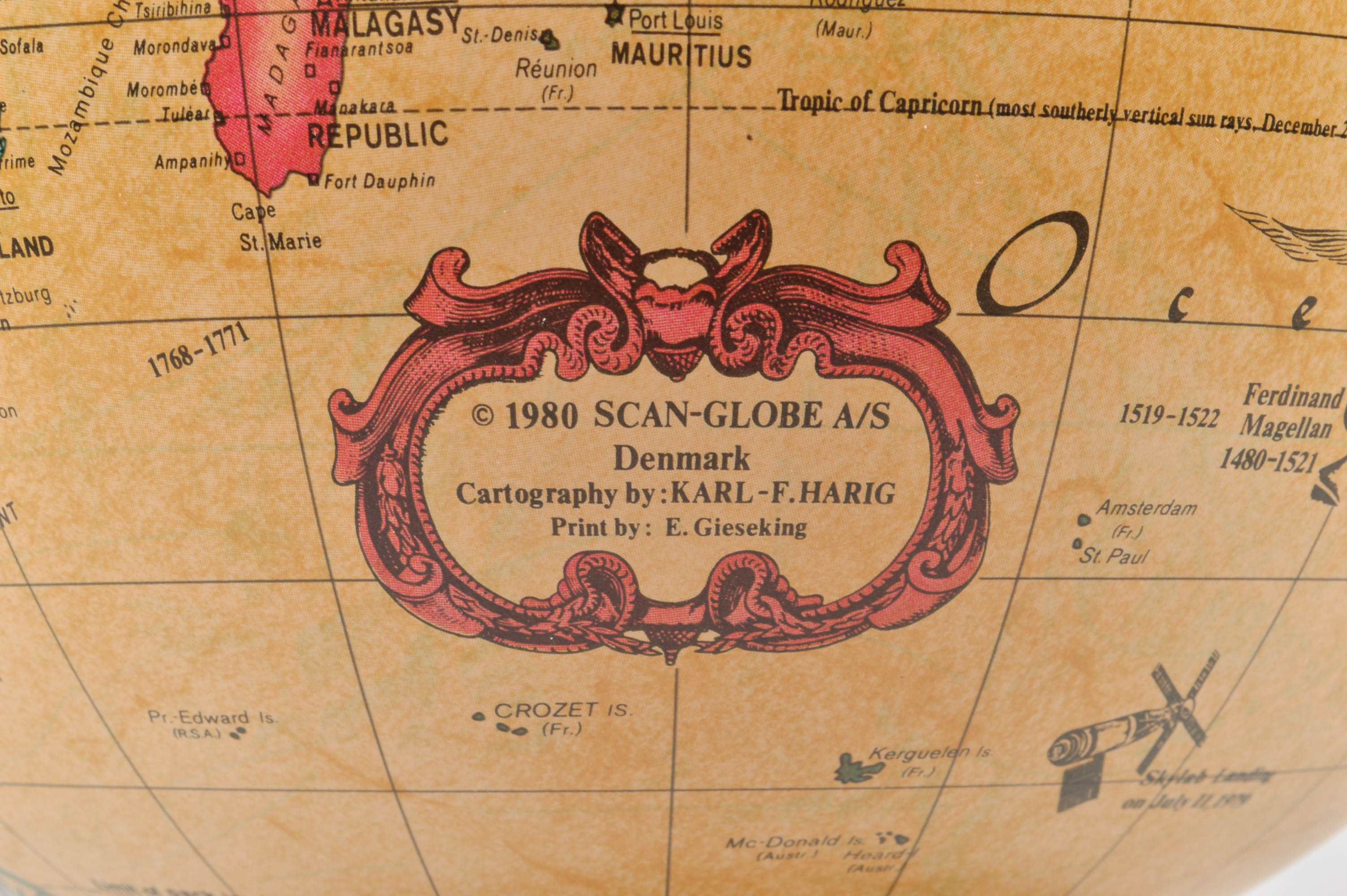 Illuminated Reader's Digest "World Antique Spot Globe"