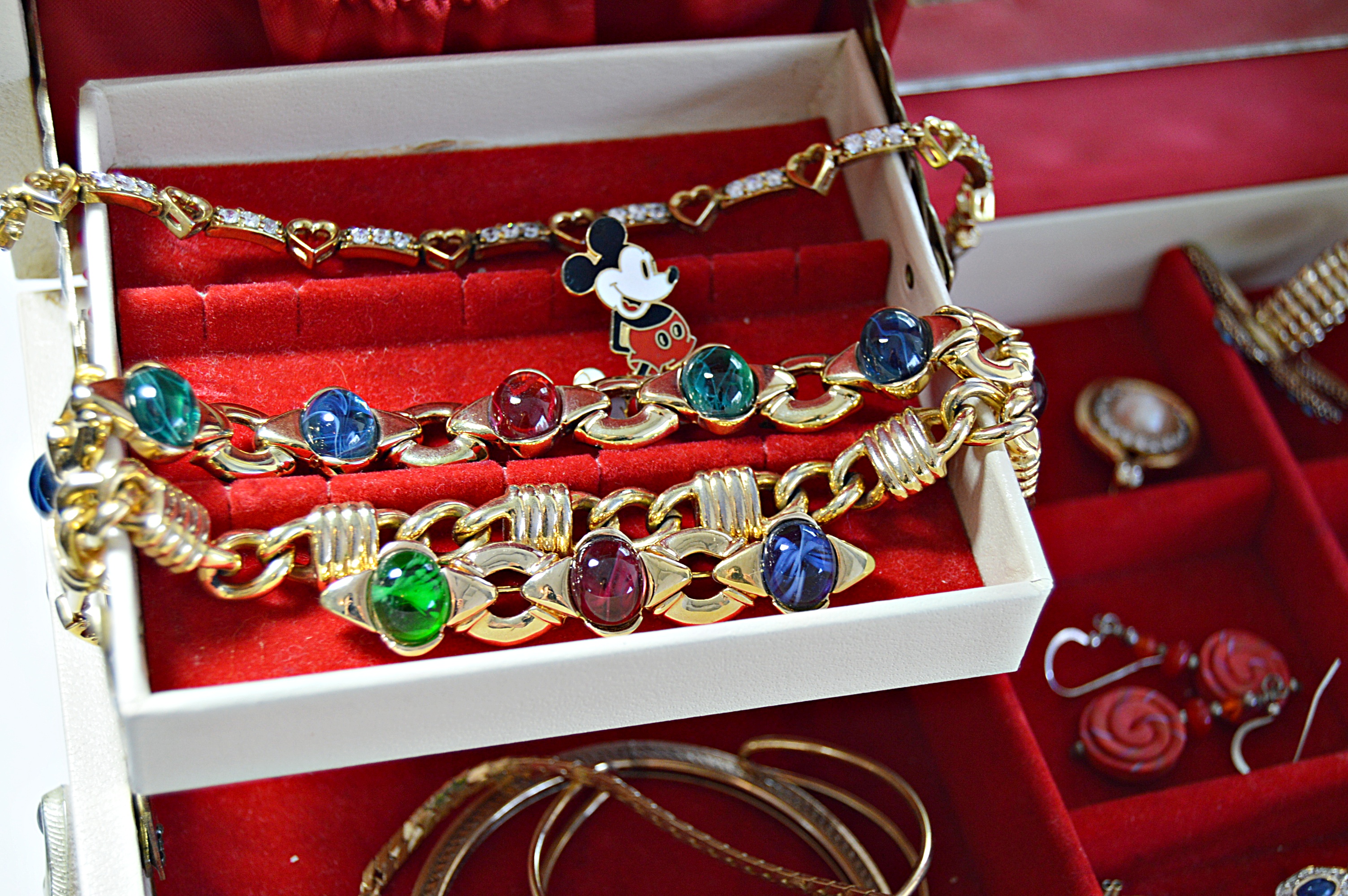 Vintage Jewelry Box with Jewelry