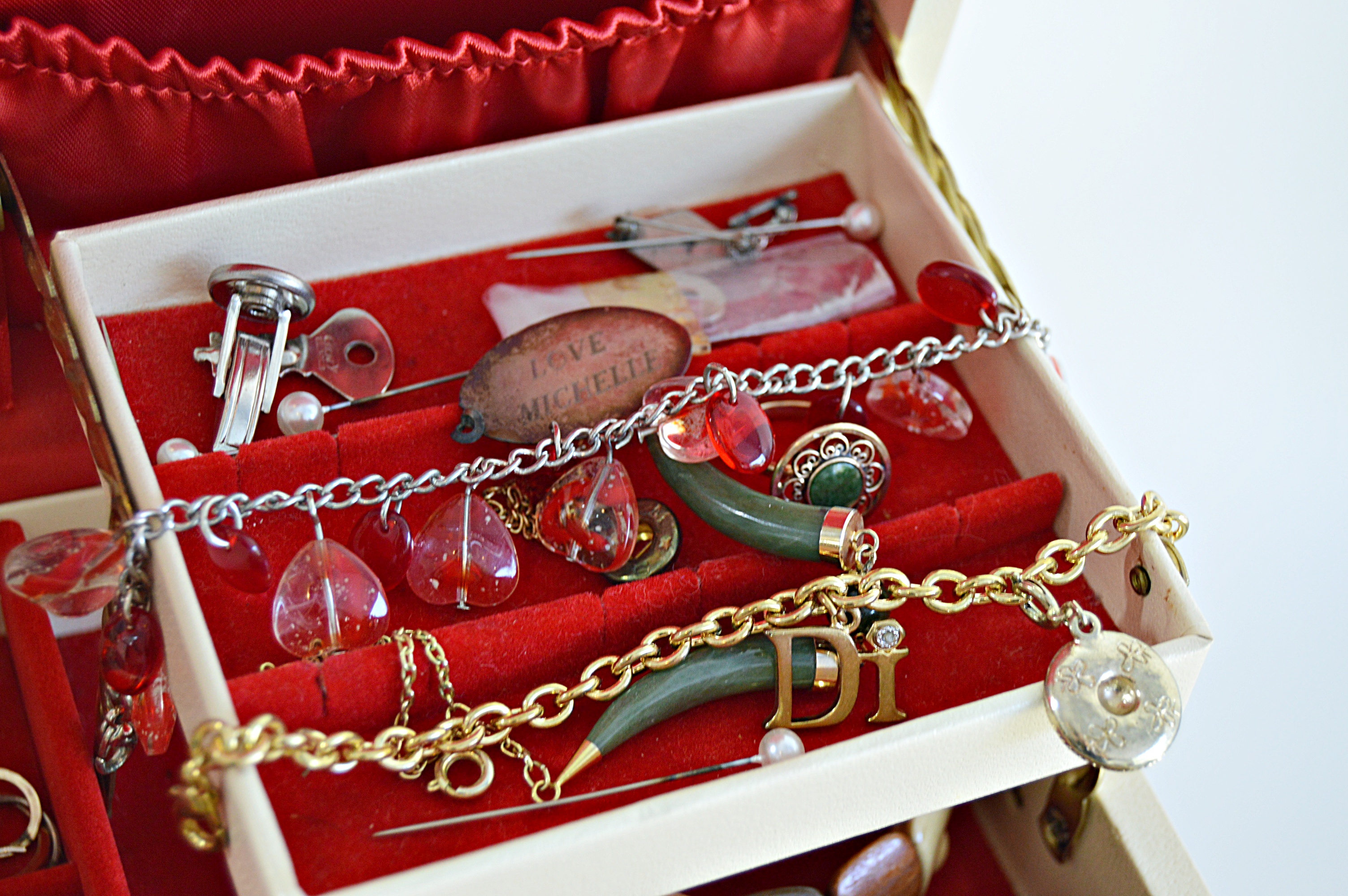 Vintage Jewelry Box with Jewelry