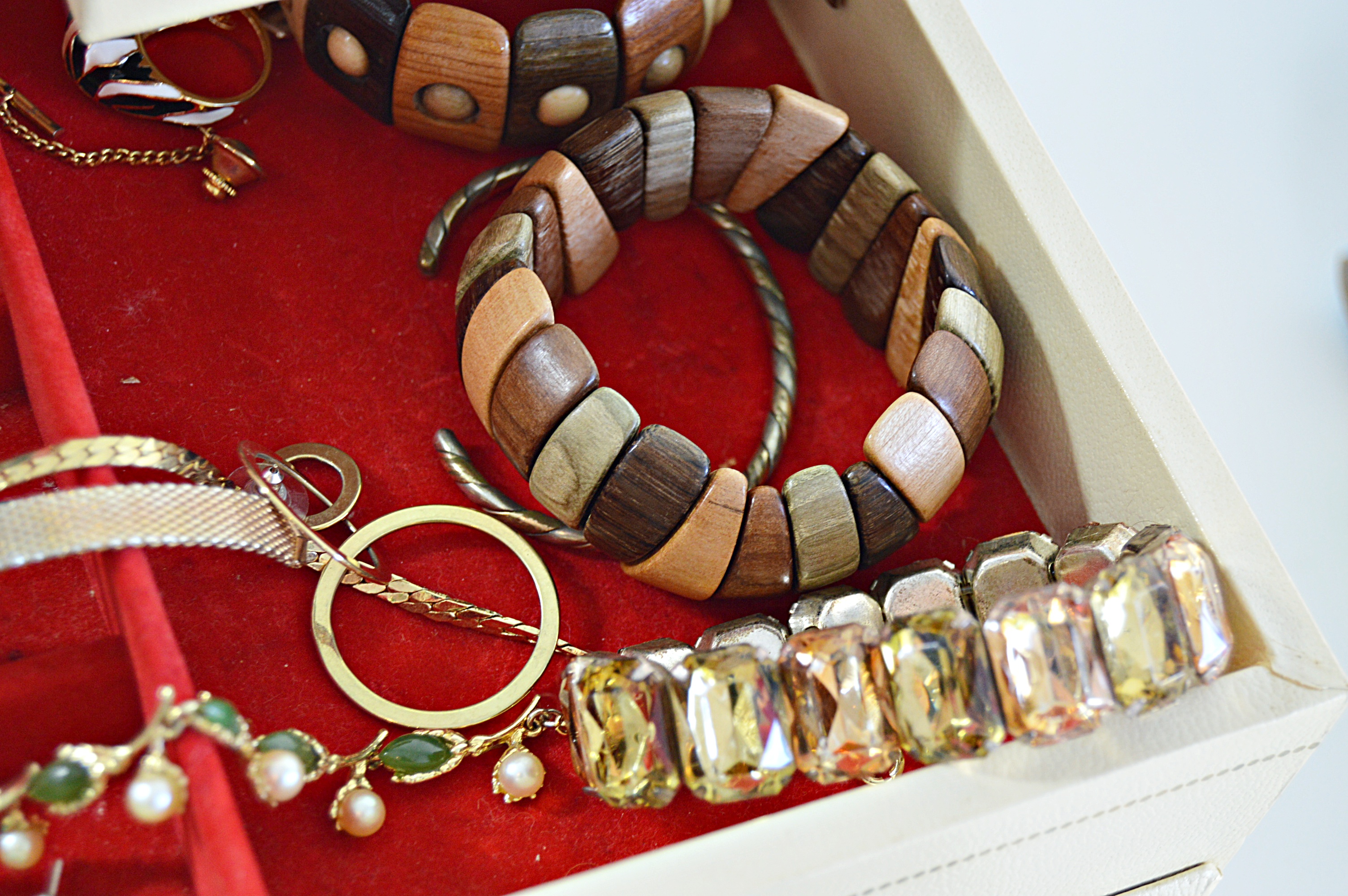 Vintage Jewelry Box with Jewelry