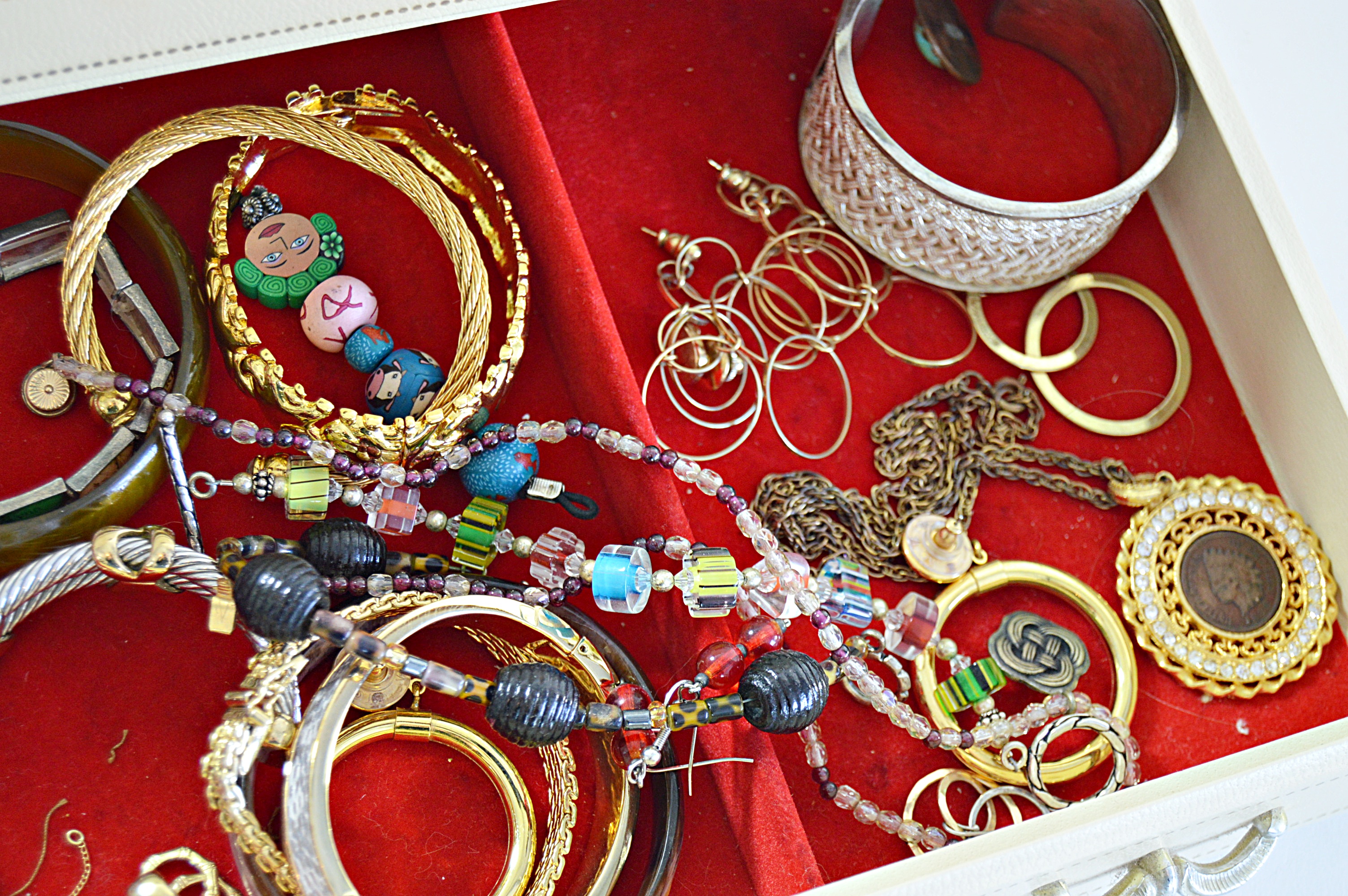 Vintage Jewelry Box with Jewelry