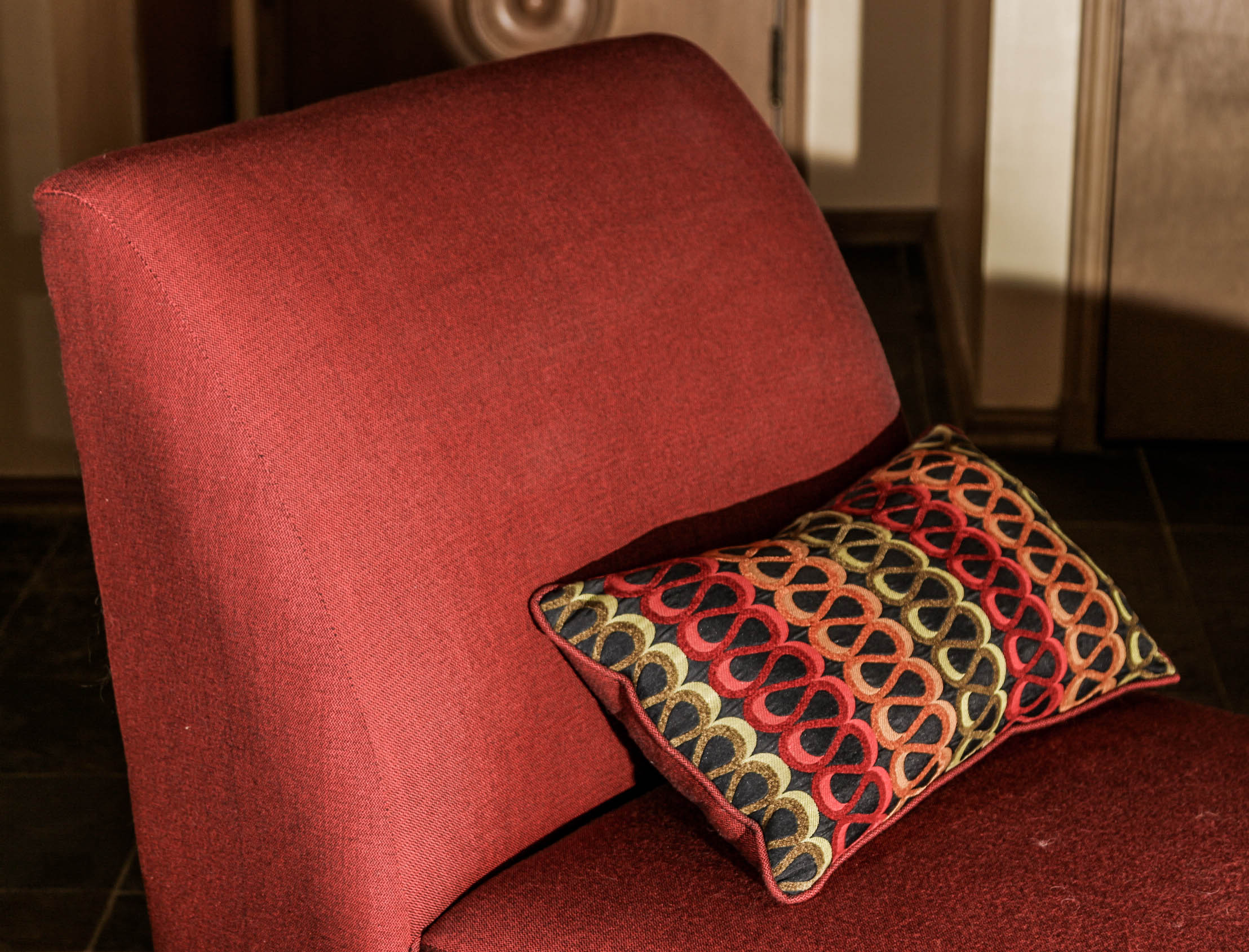 Modern Style Red Chaise Lounge