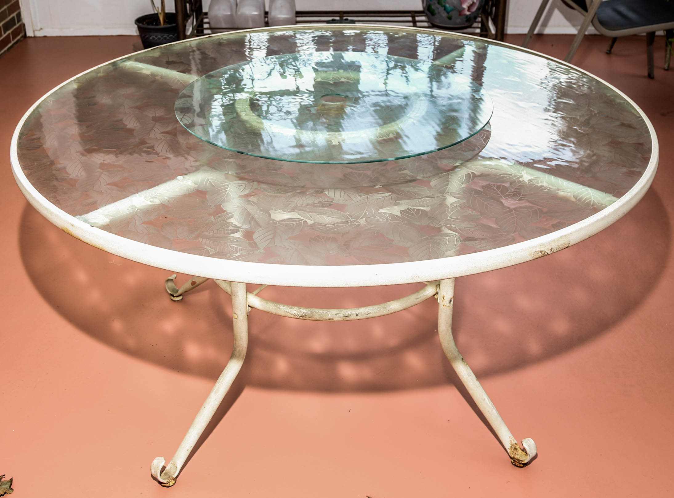 Round Patio Table and Five Chairs
