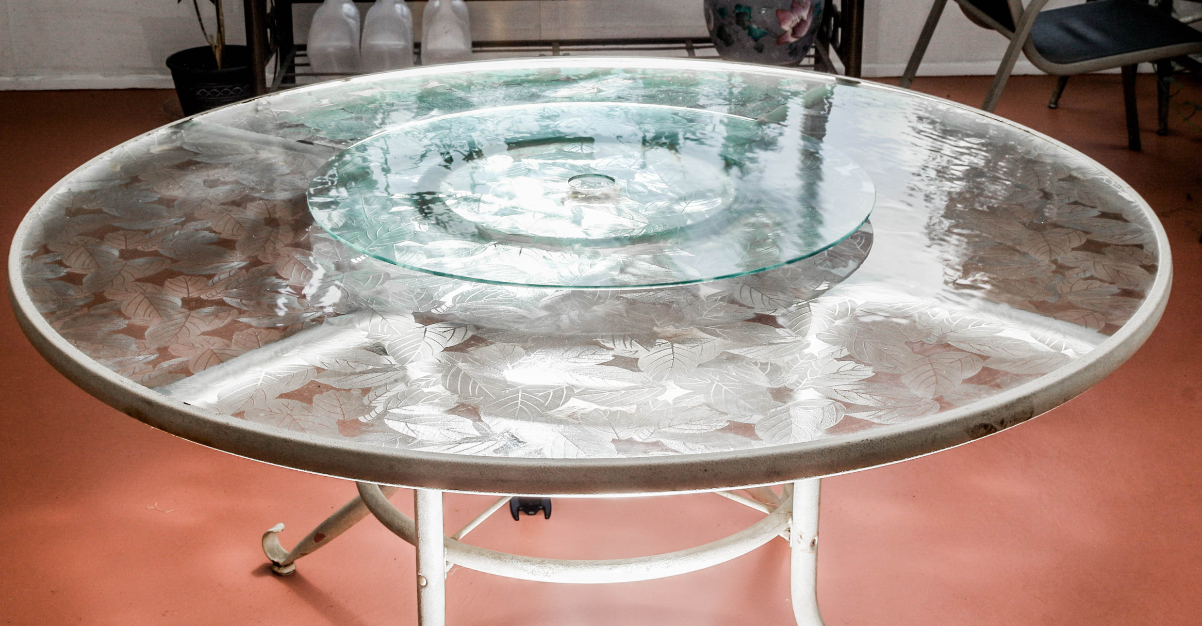 Round Patio Table and Five Chairs