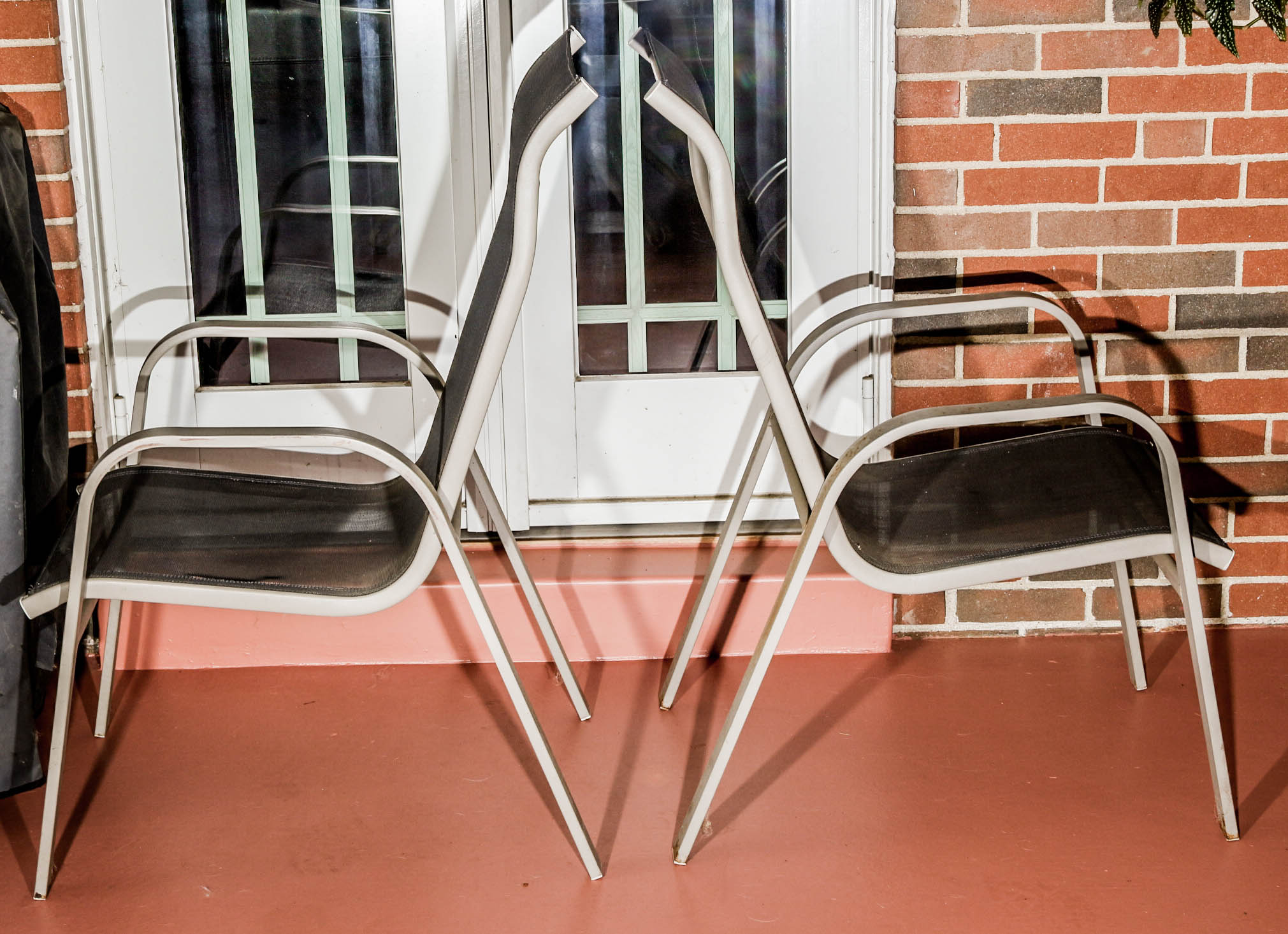 Round Patio Table and Five Chairs