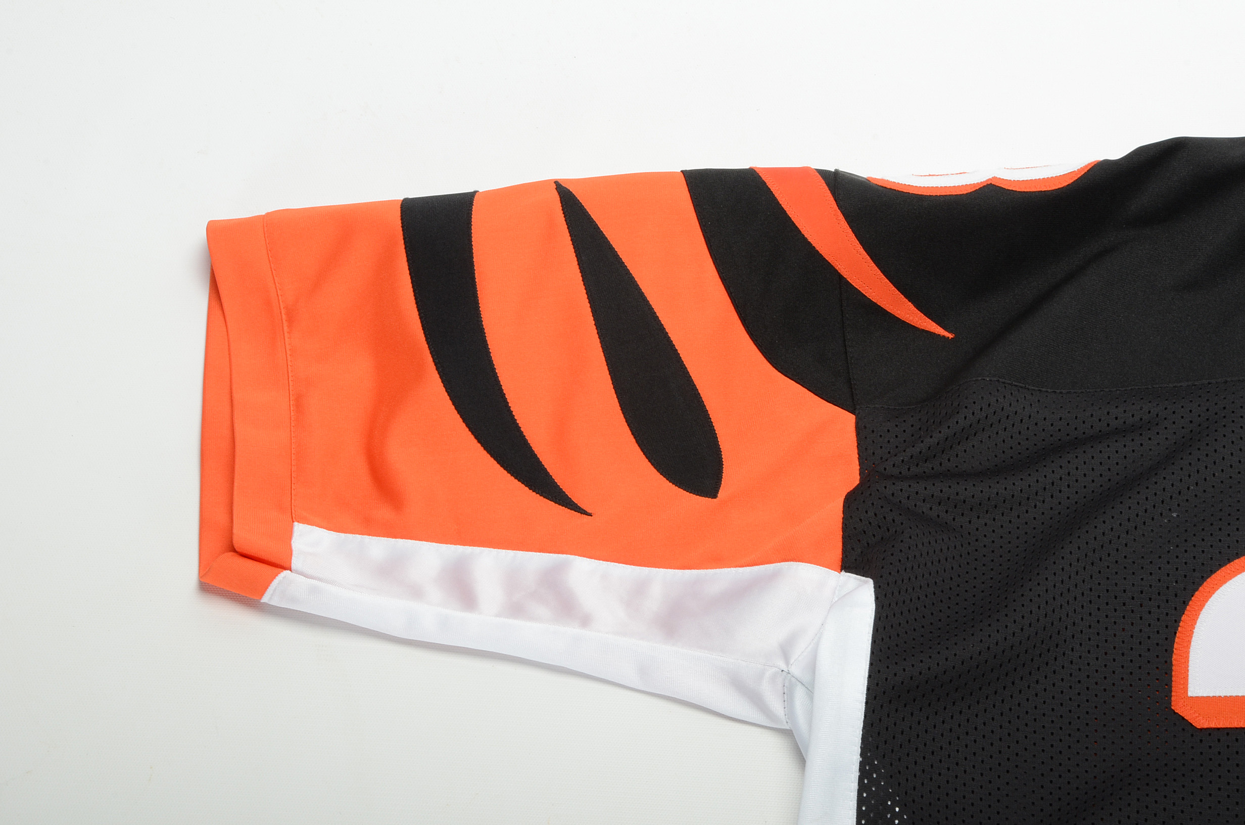 Joe Mixon Signed Bengals Jersey  COA