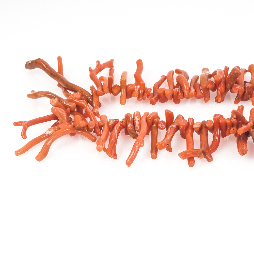 Vintage Graduated Coral Branch Necklace with 14K Yellow Gold Closure