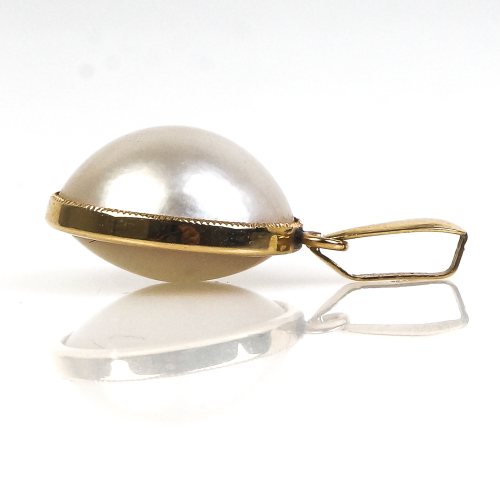 18K Yellow Gold and Cultured Mabé Pearl Pendant