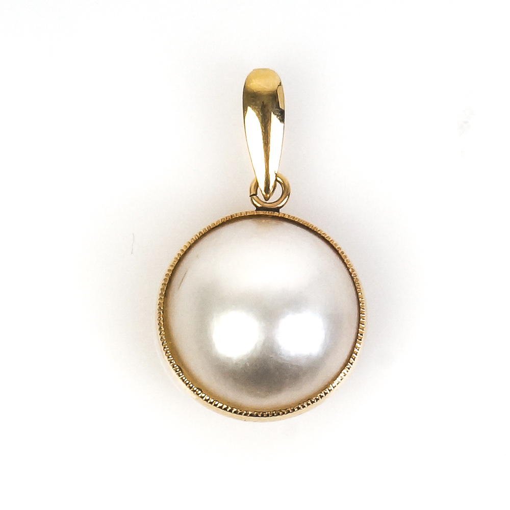 18K Yellow Gold and Cultured Mabé Pearl Pendant