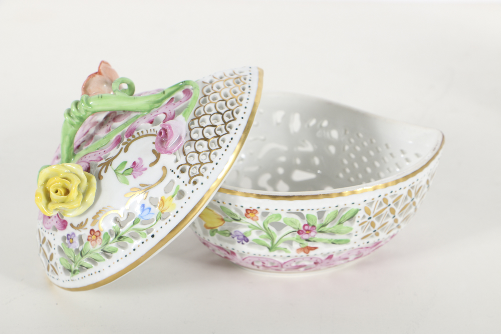 Pair of Herend Pierced "Queen Victoria" Covered Bon Bon Dishes